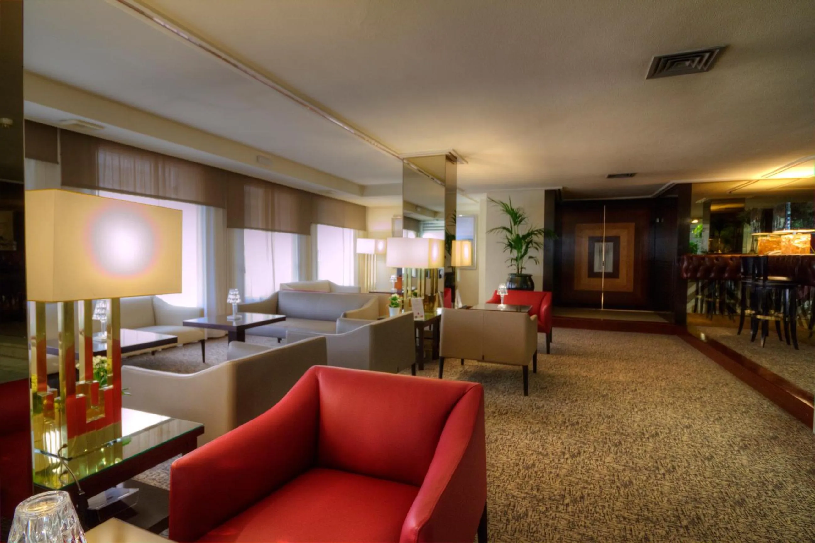 Communal lounge/ TV room in Hotel Royal Plaza