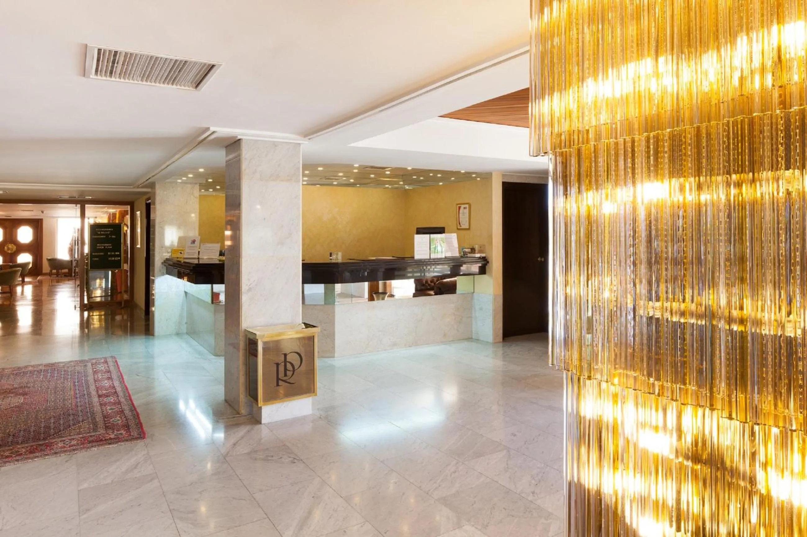 Patio in Hotel Royal Plaza