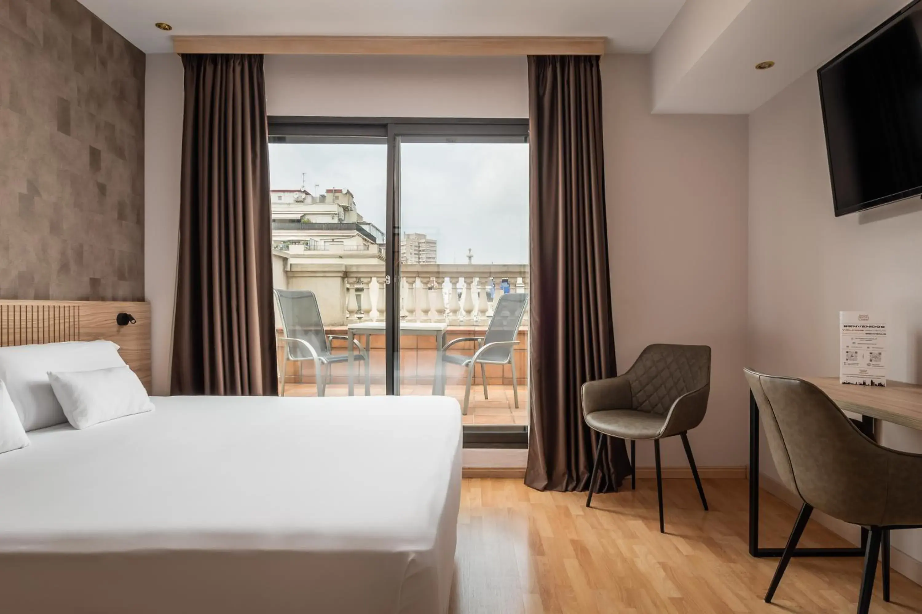 Balcony/Terrace, Bed in Petit Palace Eixample Balcony/Terrace, Bed in Petit Palace Eixample