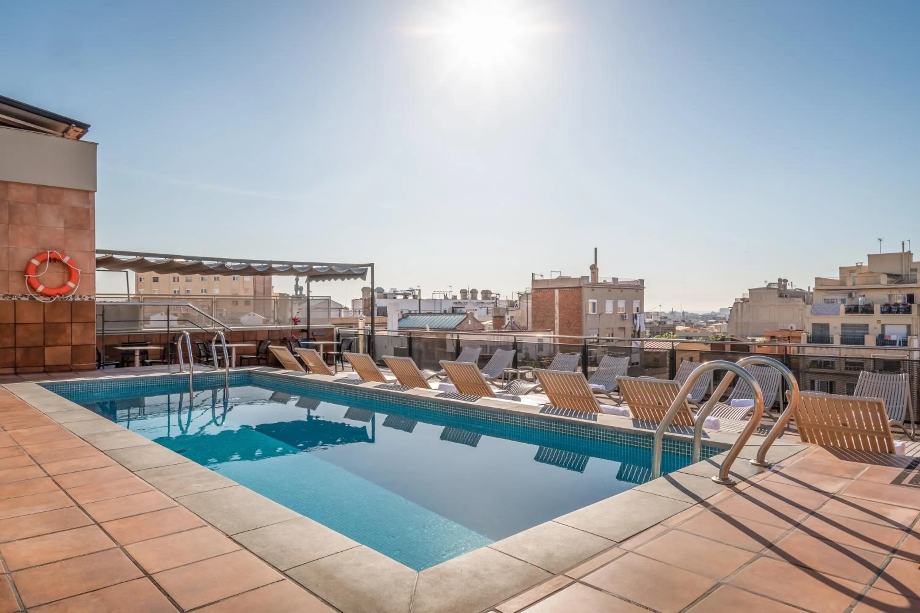 Swimming pool in Petit Palace Eixample