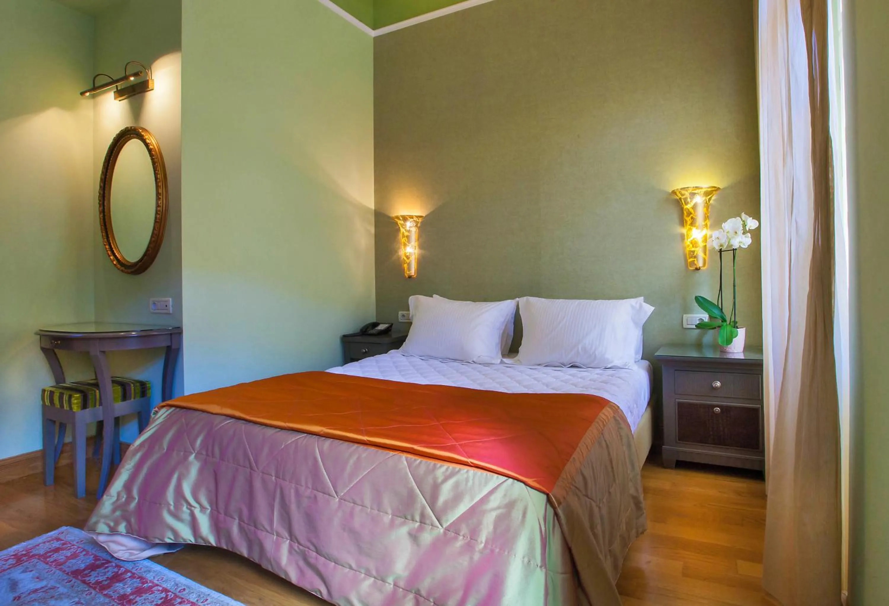 Photo of the whole room, Bed in Aetoma Hotel