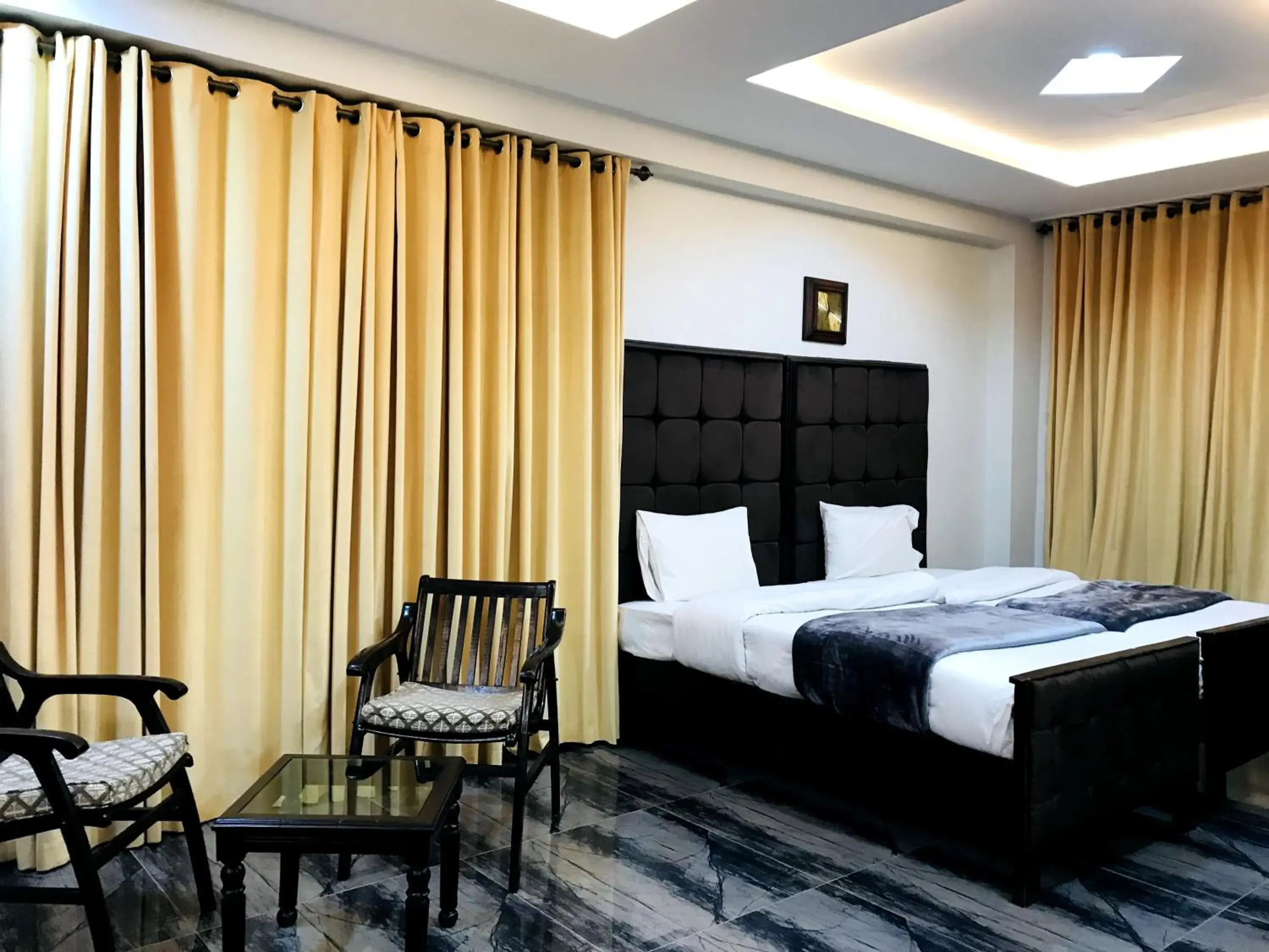 Photo of the whole room, Bed in Grand Taj Photo of the whole room, Bed in Grand Taj