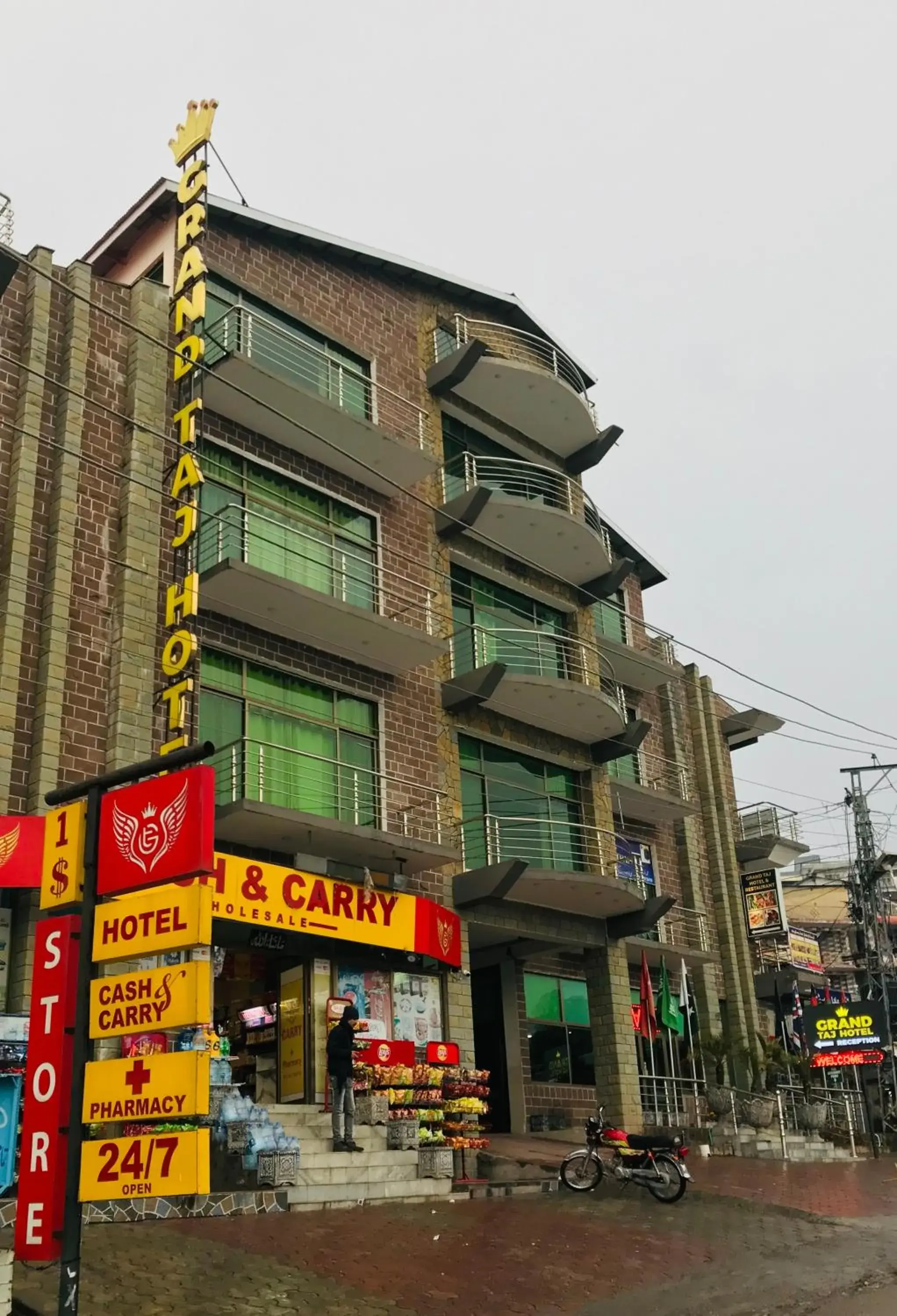 Property building in Grand Taj Property building in Grand Taj