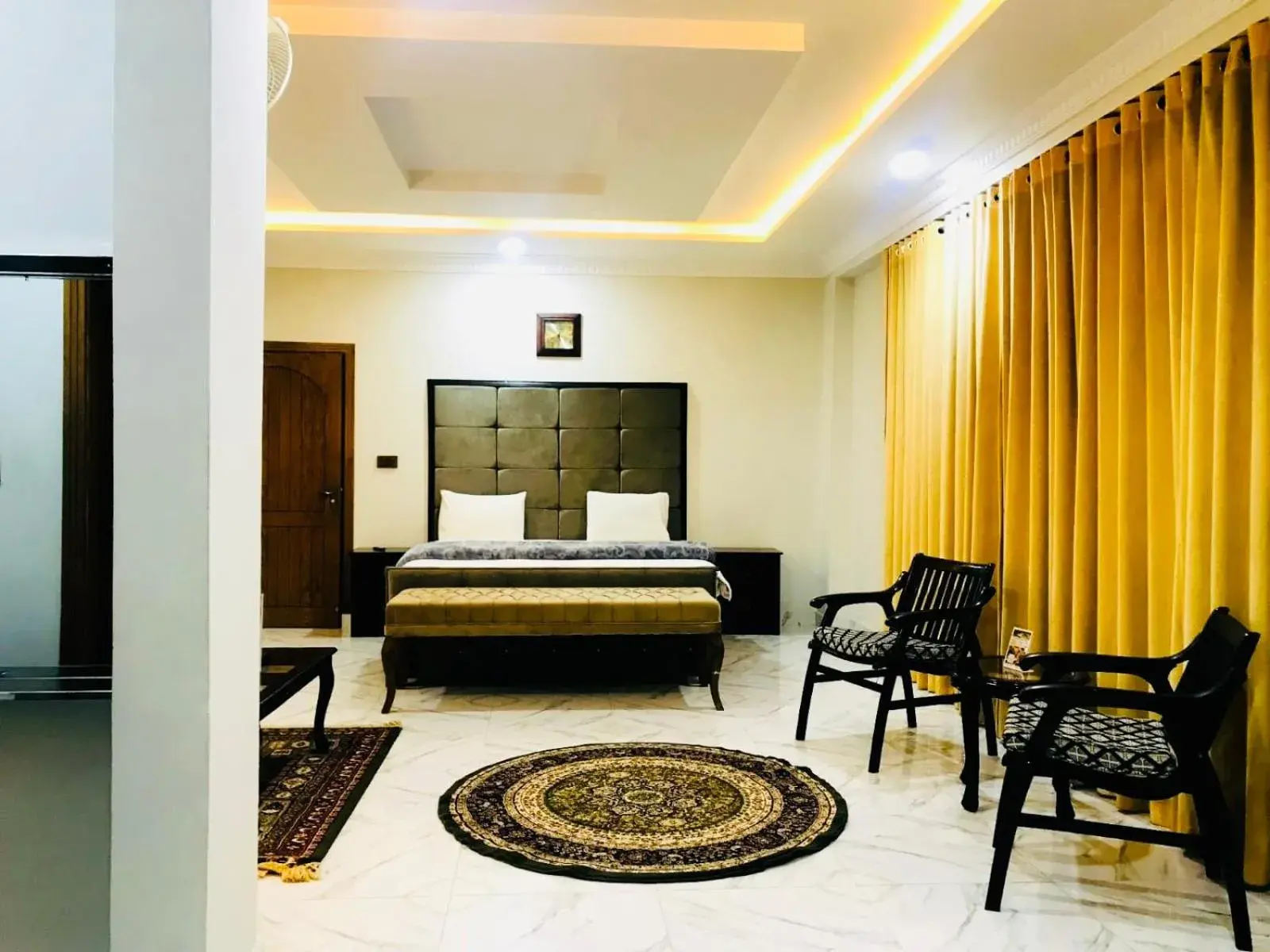 Photo of the whole room, Bed in Grand Taj Photo of the whole room, Bed in Grand Taj