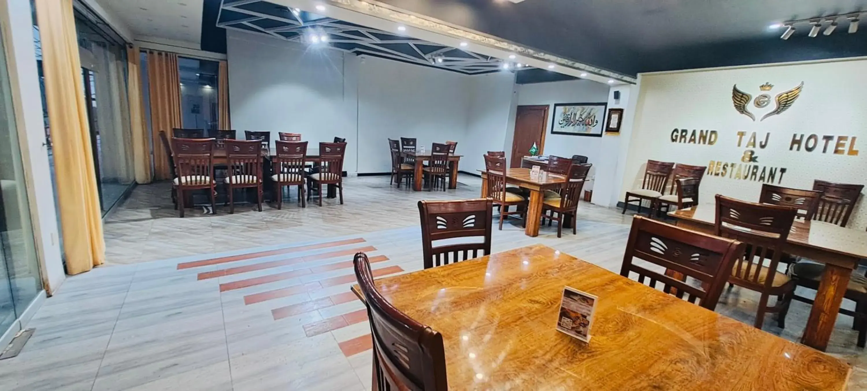 Restaurant/places to eat in Grand Taj Restaurant/places to eat in Grand Taj