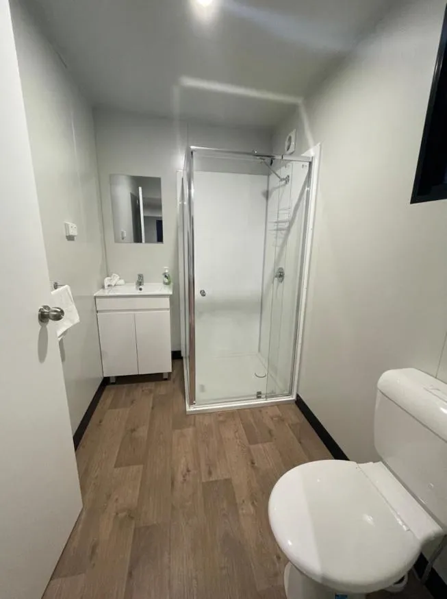 Deluxe Twin Cabin - single occupancy in Horseshoe Tourist Park