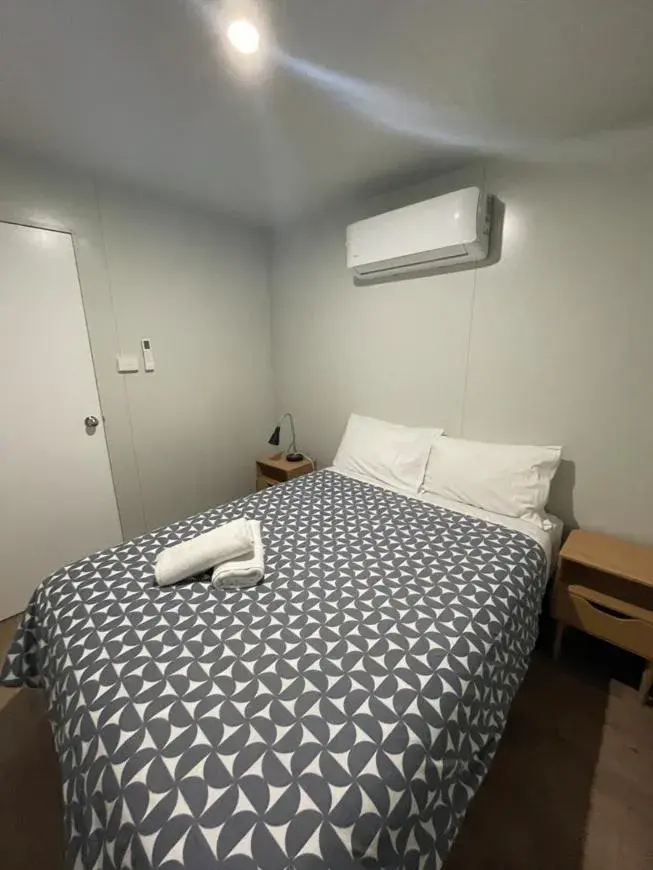 Deluxe Two Bedroom Cabin in Horseshoe Tourist Park Deluxe Two Bedroom Cabin in Horseshoe Tourist Park