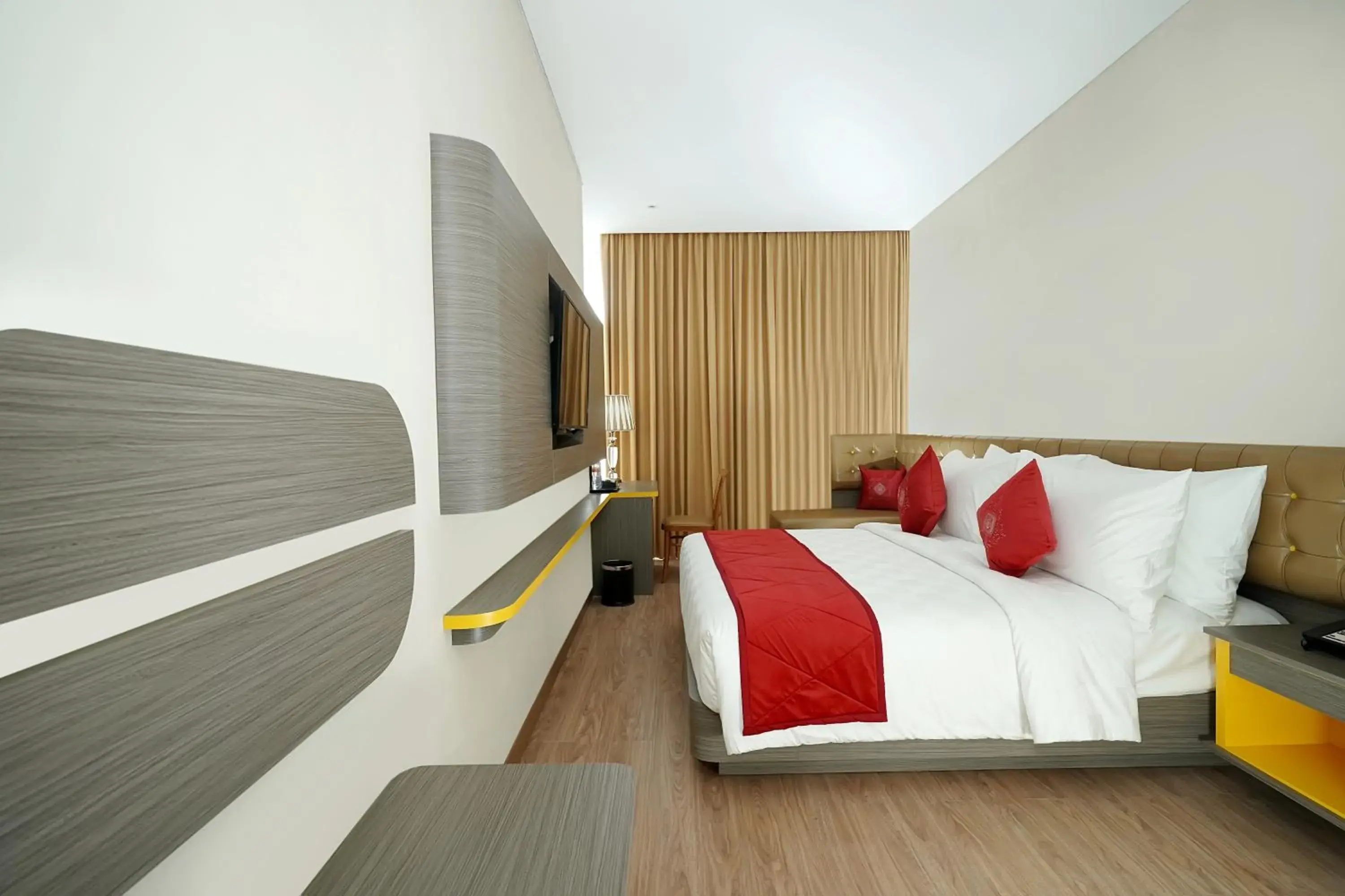 Property building, Bed in Ramada by Wyndham Yogyakarta Property building, Bed in Ramada by Wyndham Yogyakarta