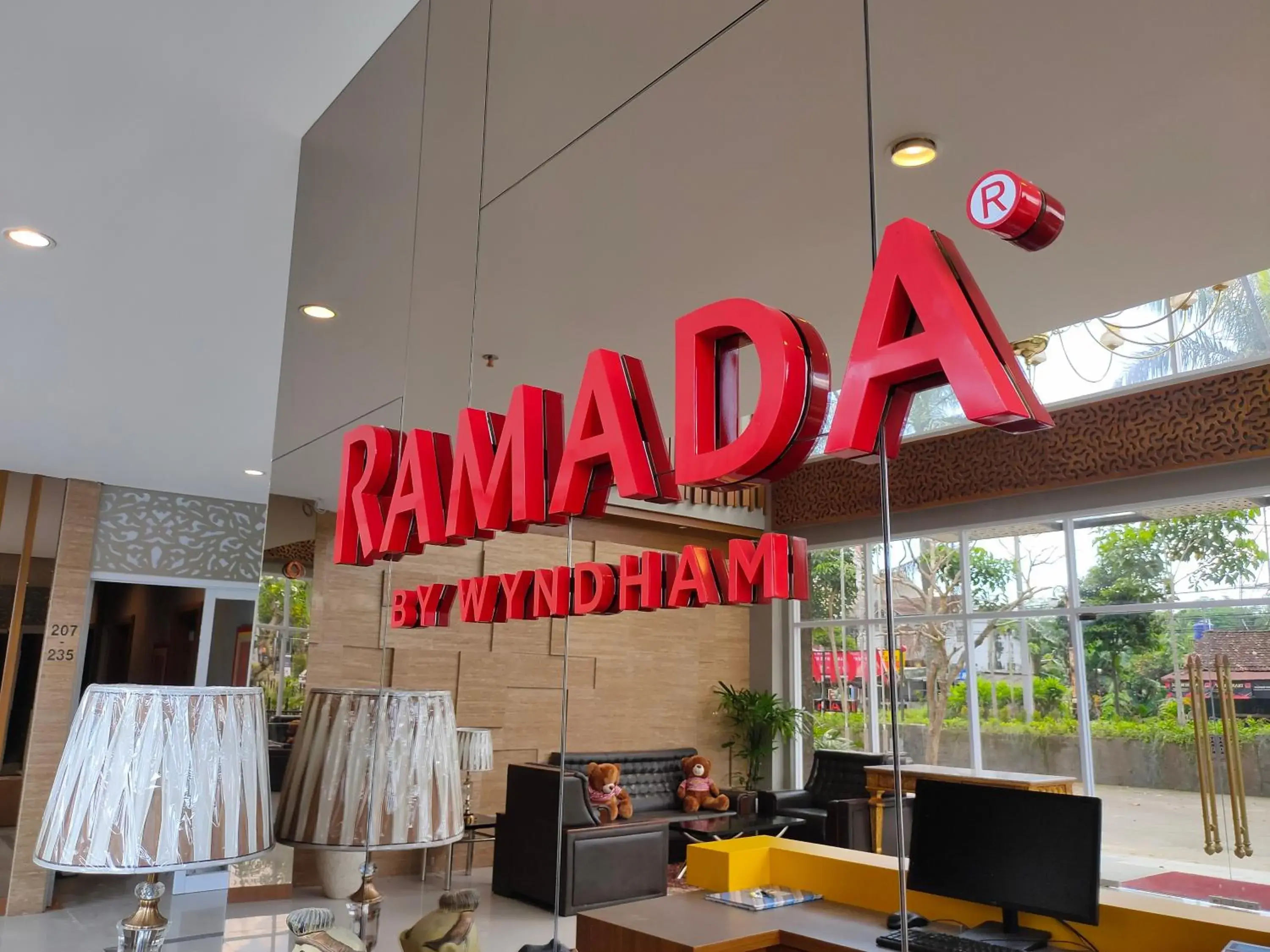 Lobby or reception in Ramada by Wyndham Yogyakarta Lobby or reception in Ramada by Wyndham Yogyakarta