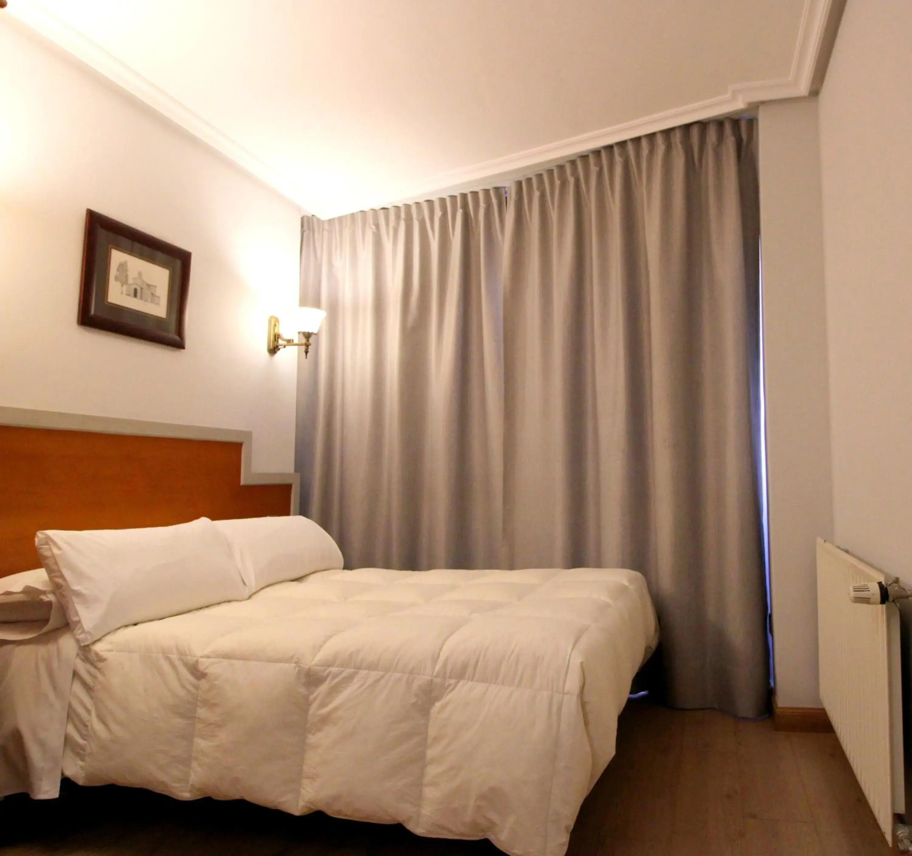 Bedroom, Bed in Hotel Carbayon Bedroom, Bed in Hotel Carbayon