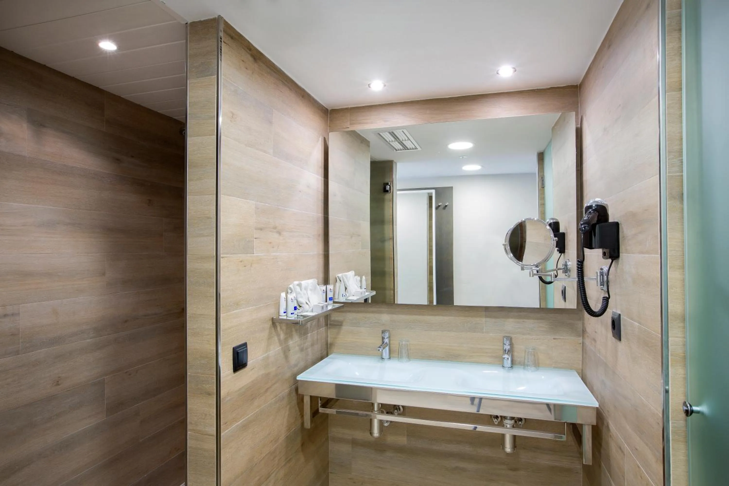 Shower in Mar Hotels Playa de Muro Suites