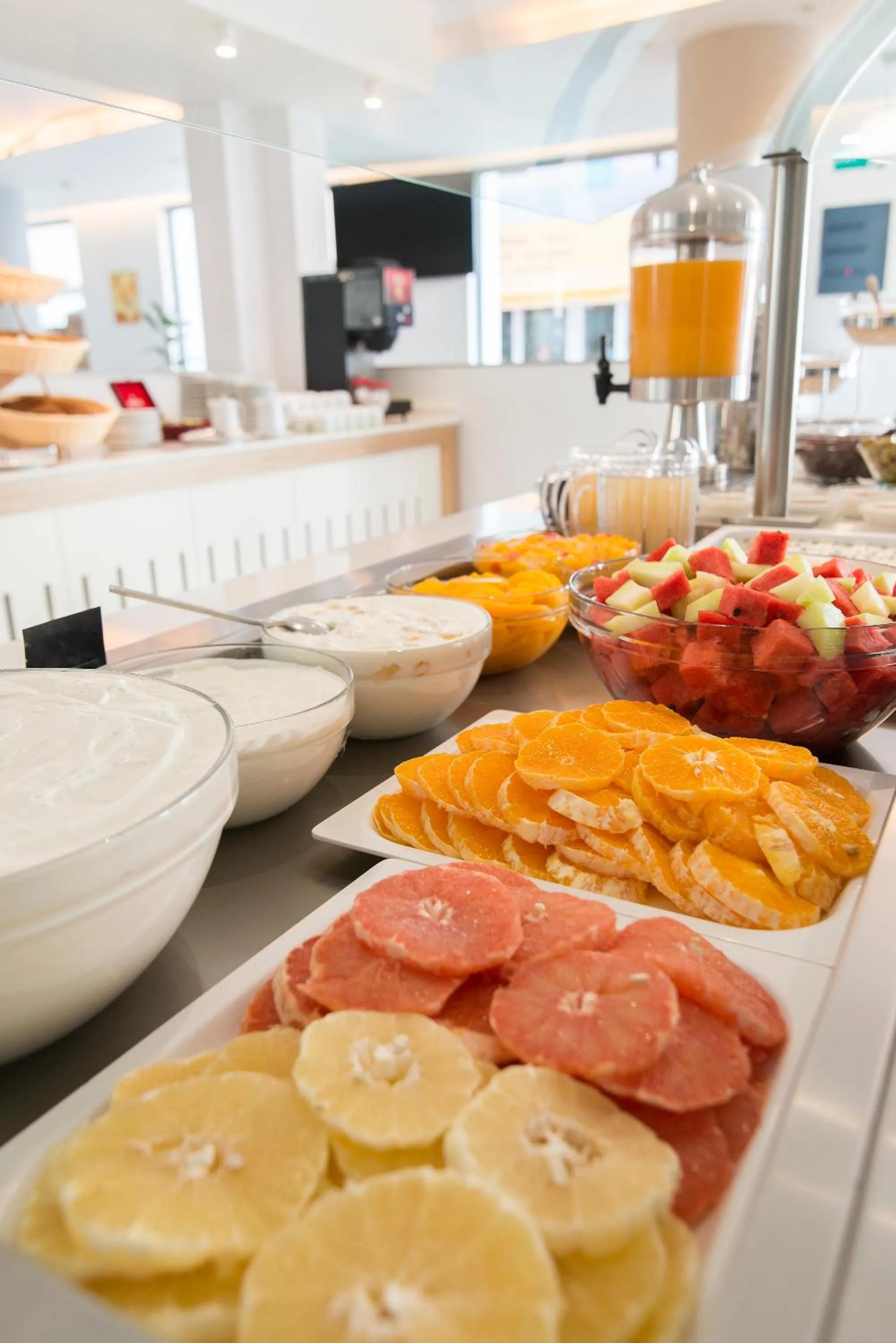 Restaurant/places to eat in Alia Beach Hotel by Estia