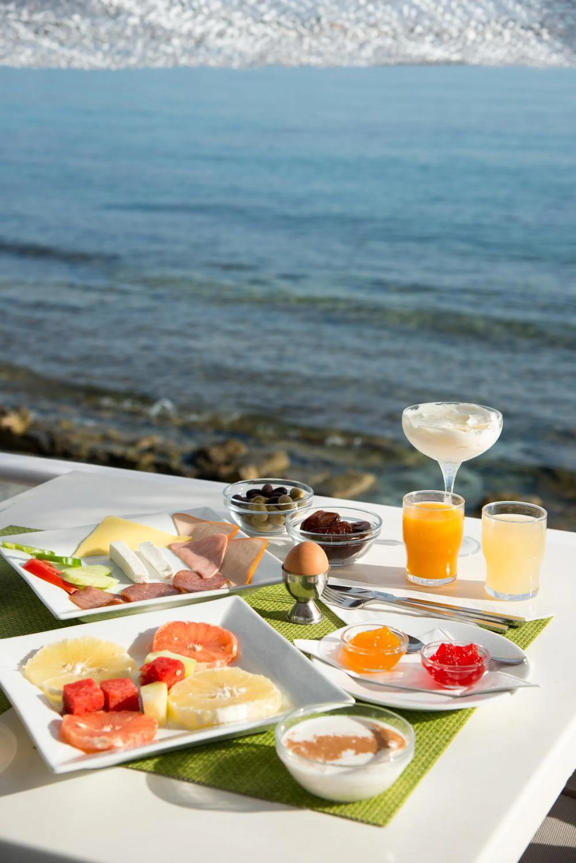 Restaurant/places to eat in Alia Beach Hotel by Estia