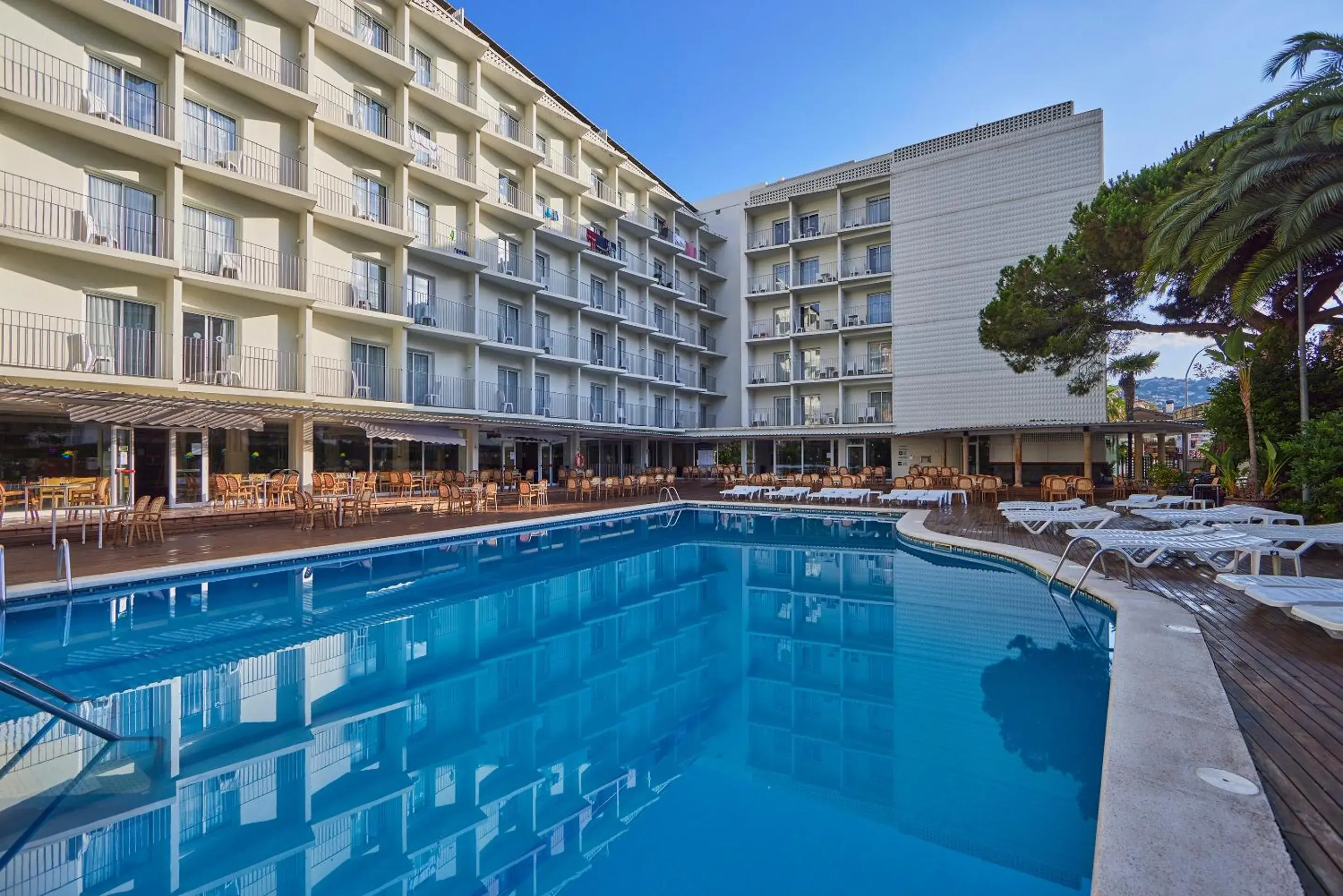 Property building in Ona Don Juan Property building in Ona Don Juan