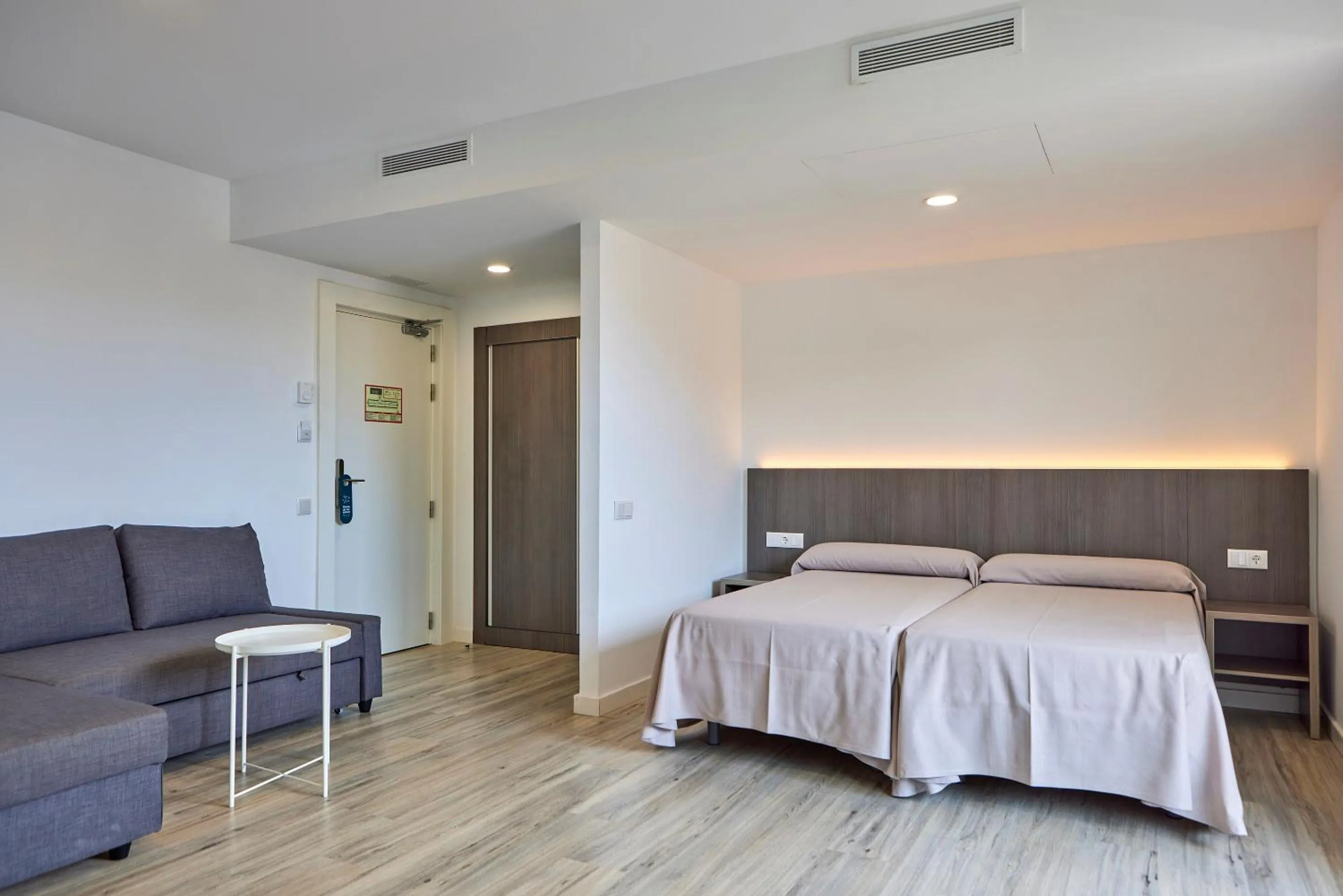 Photo of the whole room, Bed in Ona Don Juan