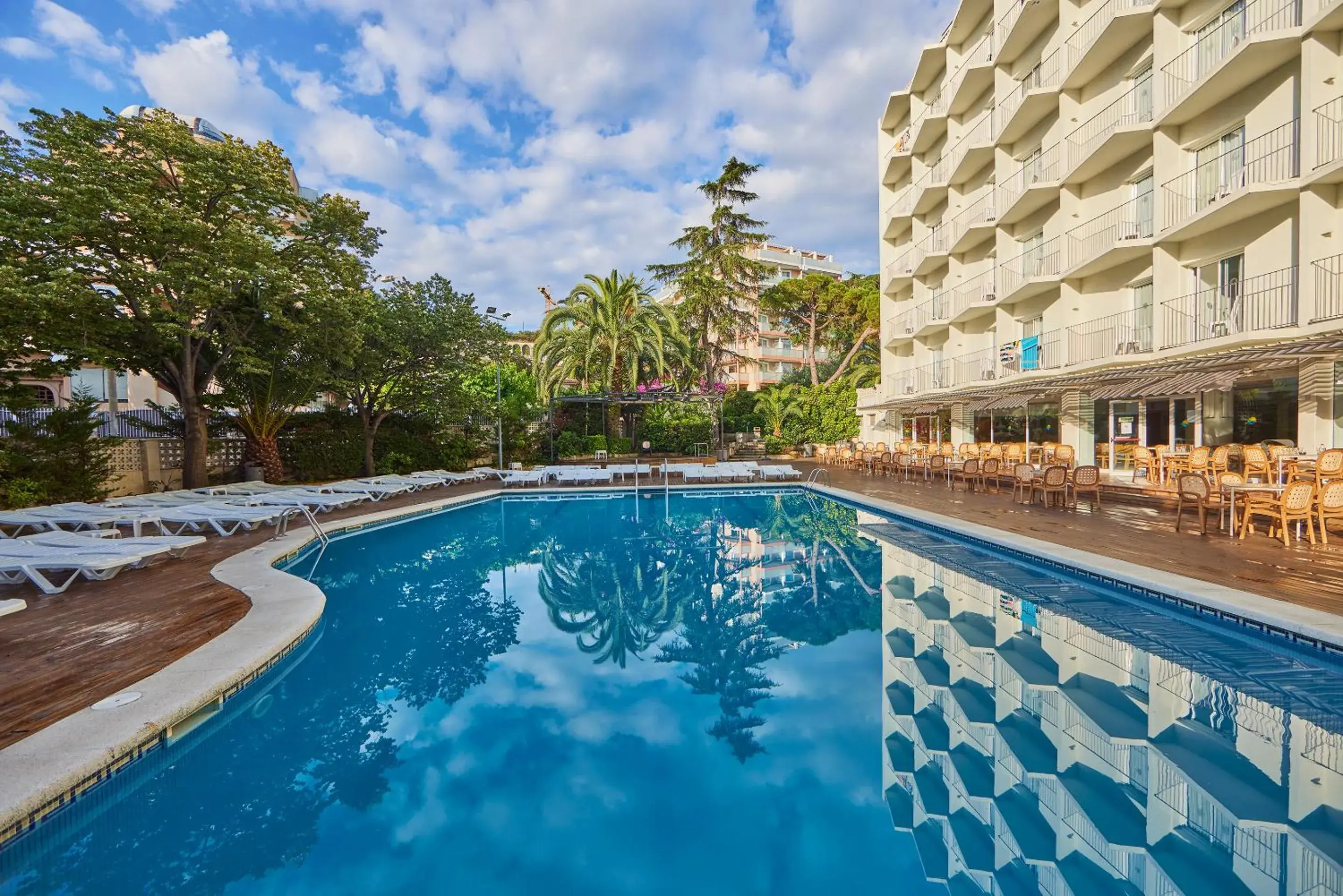 Swimming pool in Ona Don Juan Swimming pool in Ona Don Juan