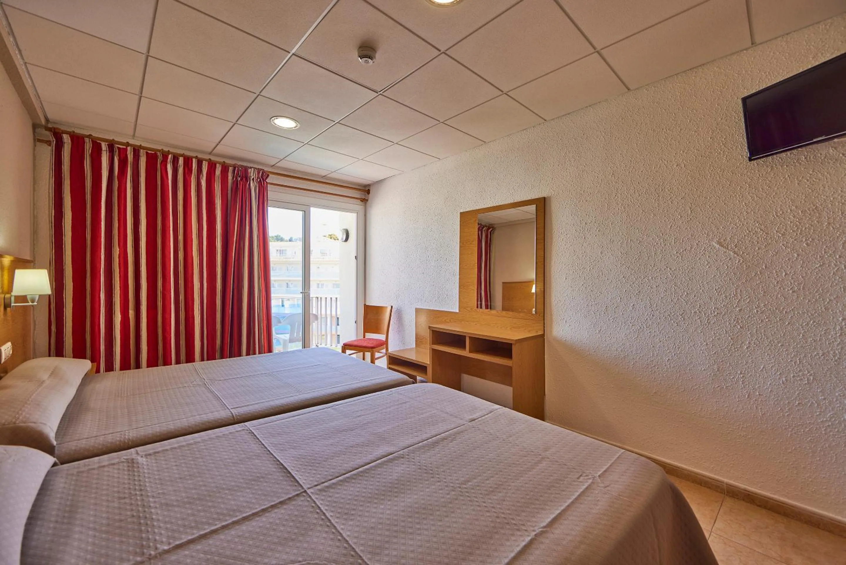 Photo of the whole room, Bed in Ona Don Juan