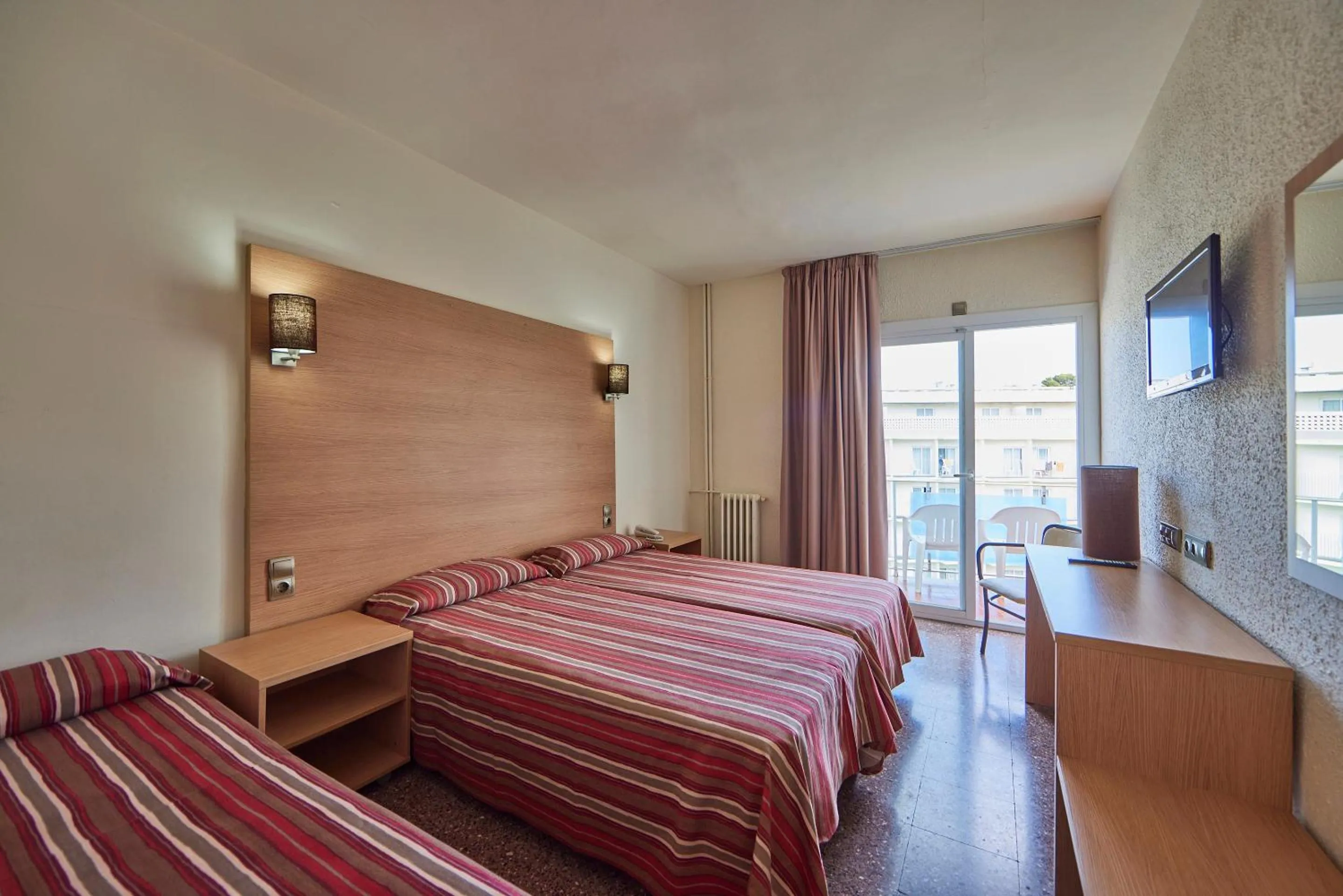 Photo of the whole room, Bed in Ona Don Juan