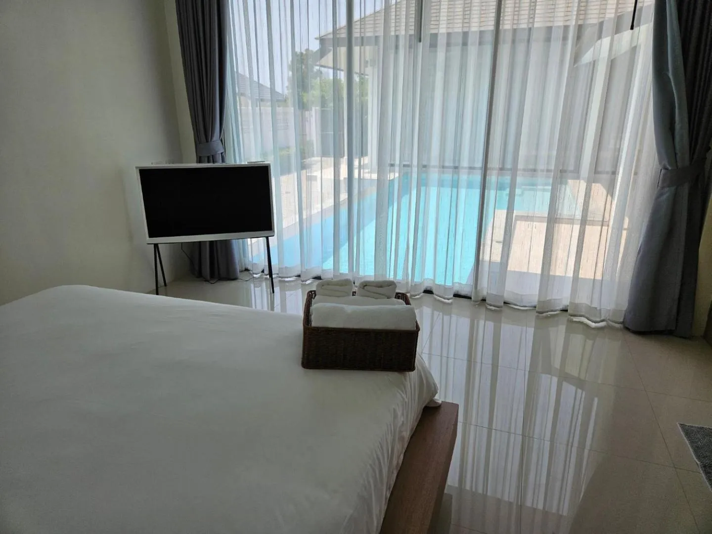 Communal lounge/ TV room, Bed in Karisma Private Villa Pattaya
