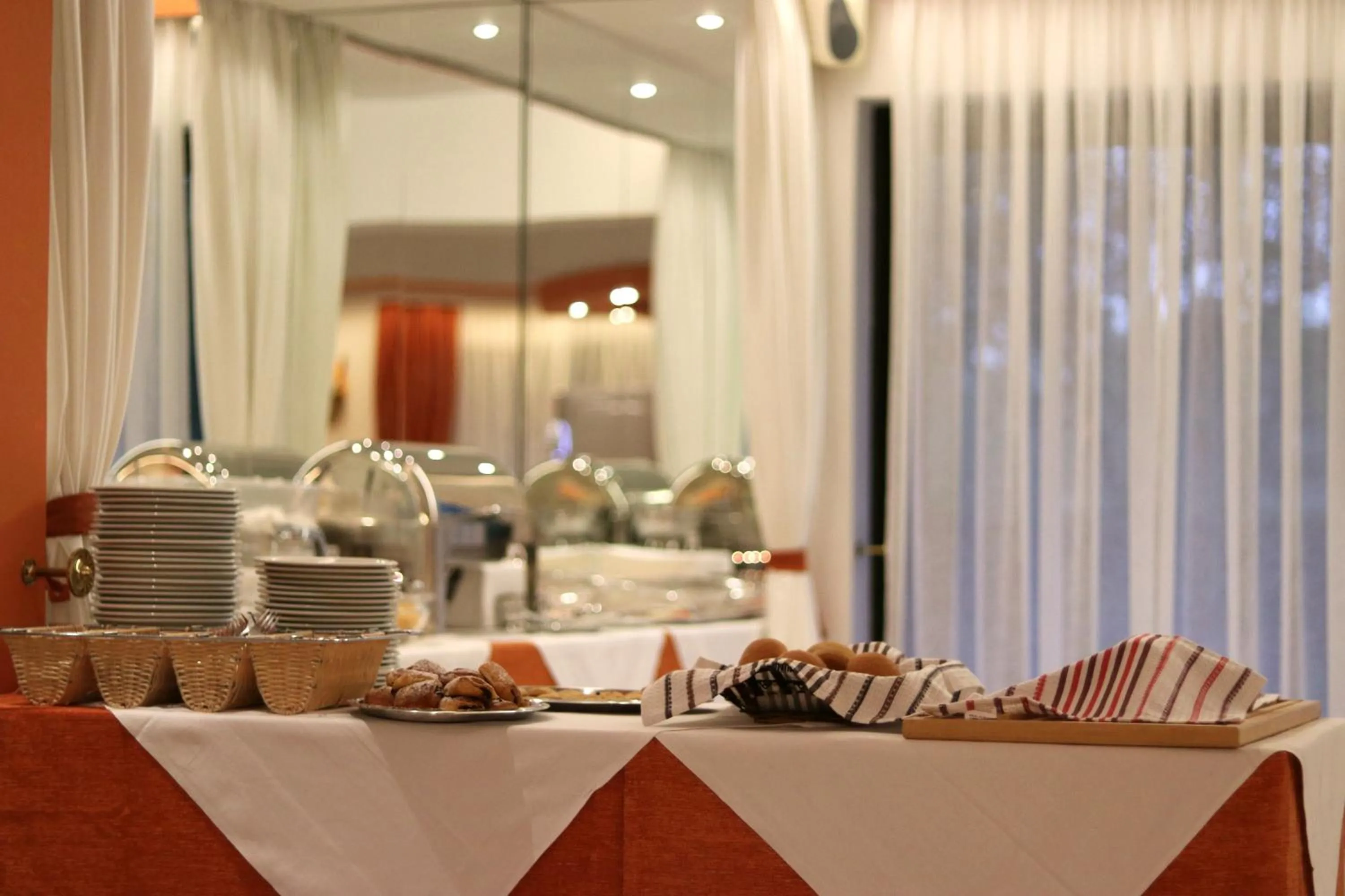 Restaurant/places to eat in Pegasus Hotel