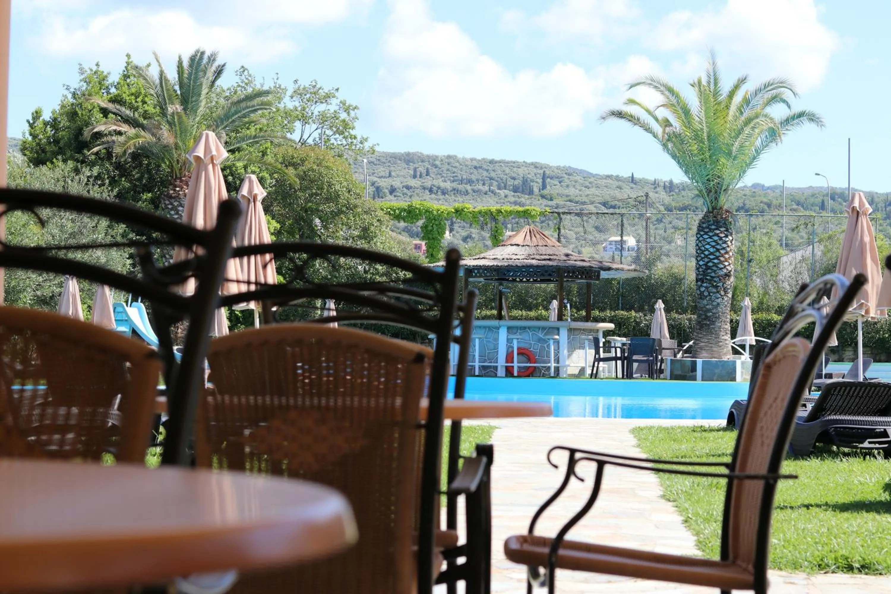 Restaurant/places to eat in Pegasus Hotel