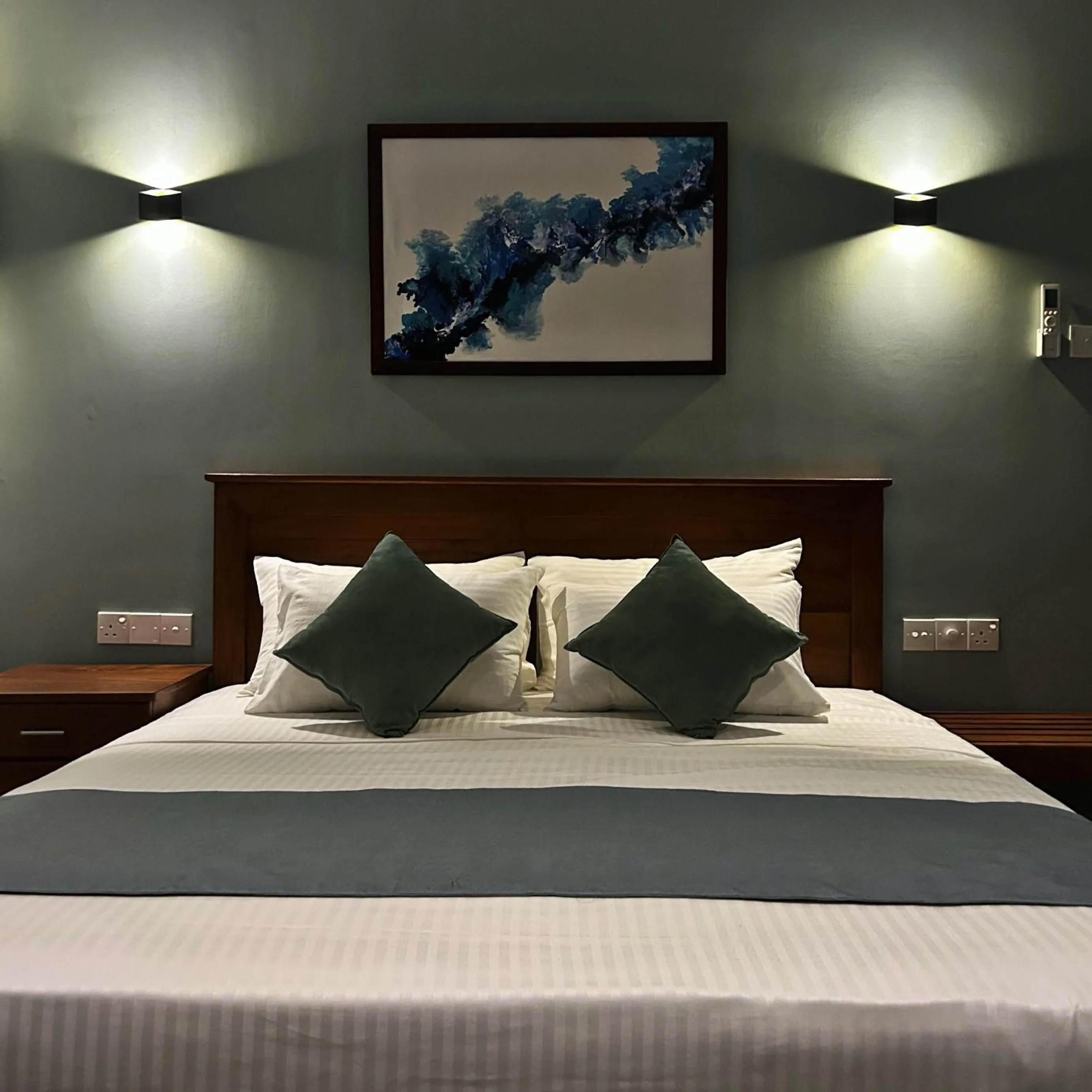 Bedroom, Bed in Cliveland Residence