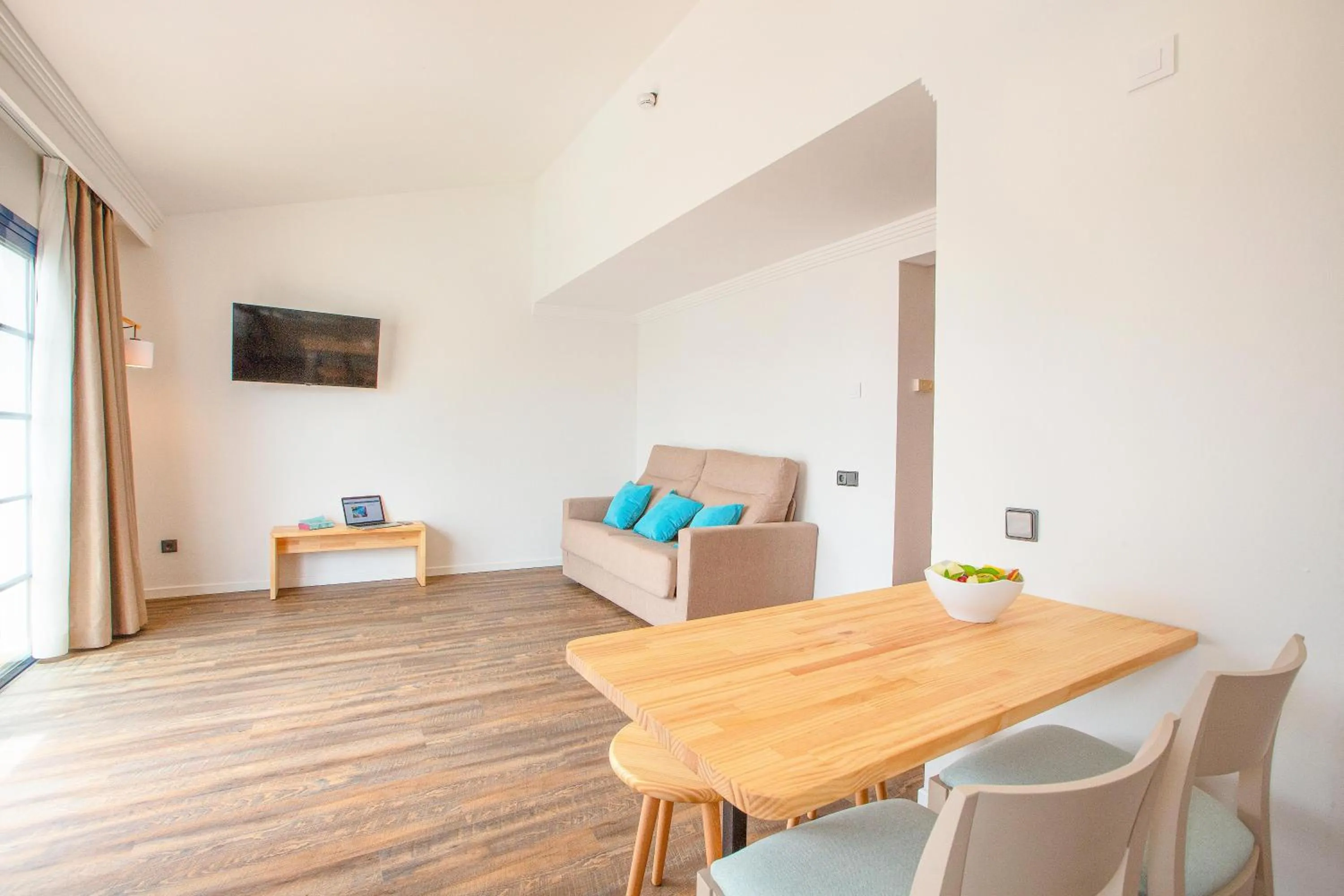 Photo of the whole room in MarSenses Paradise Club