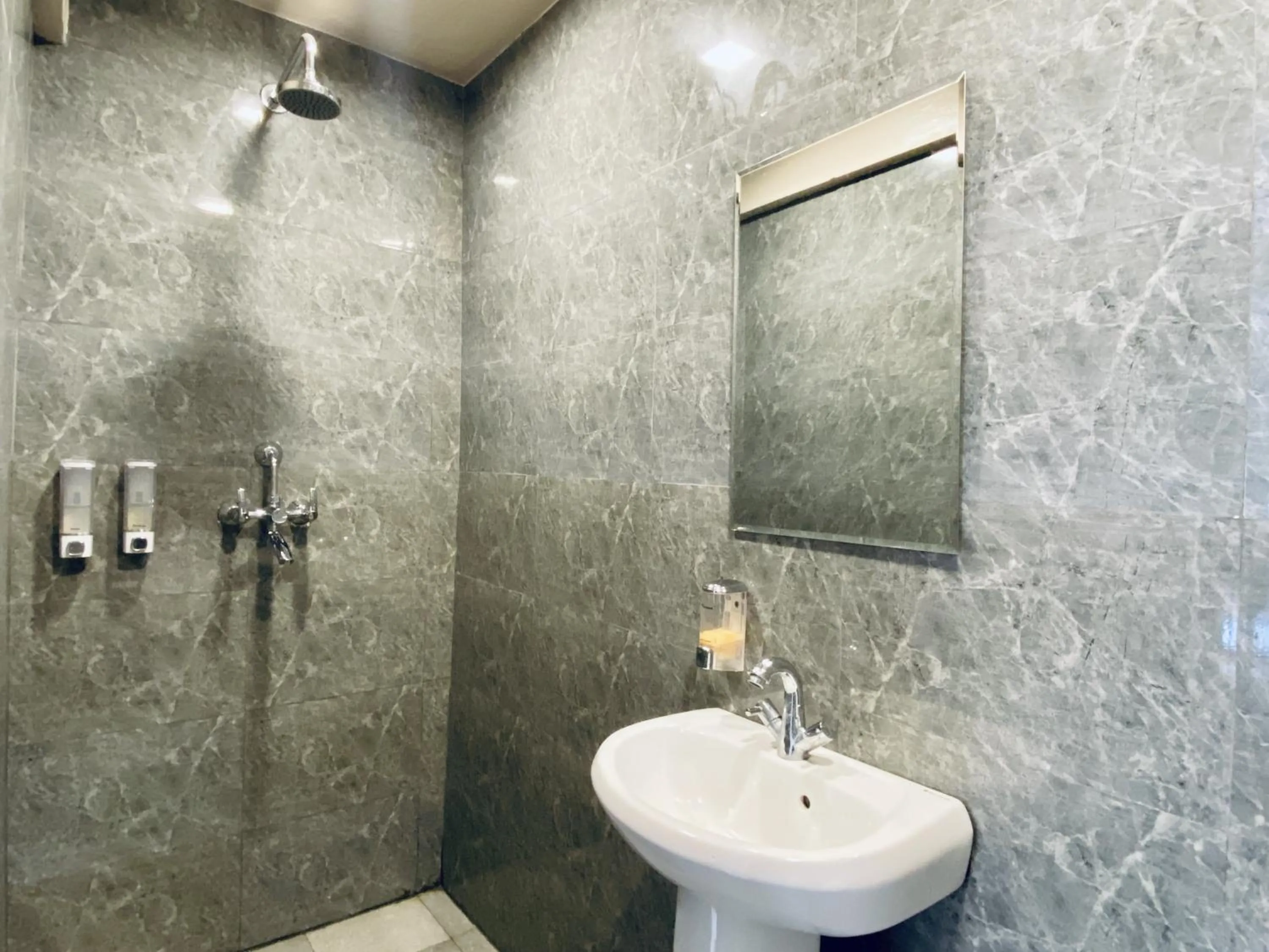 Shower in Hotel Pala