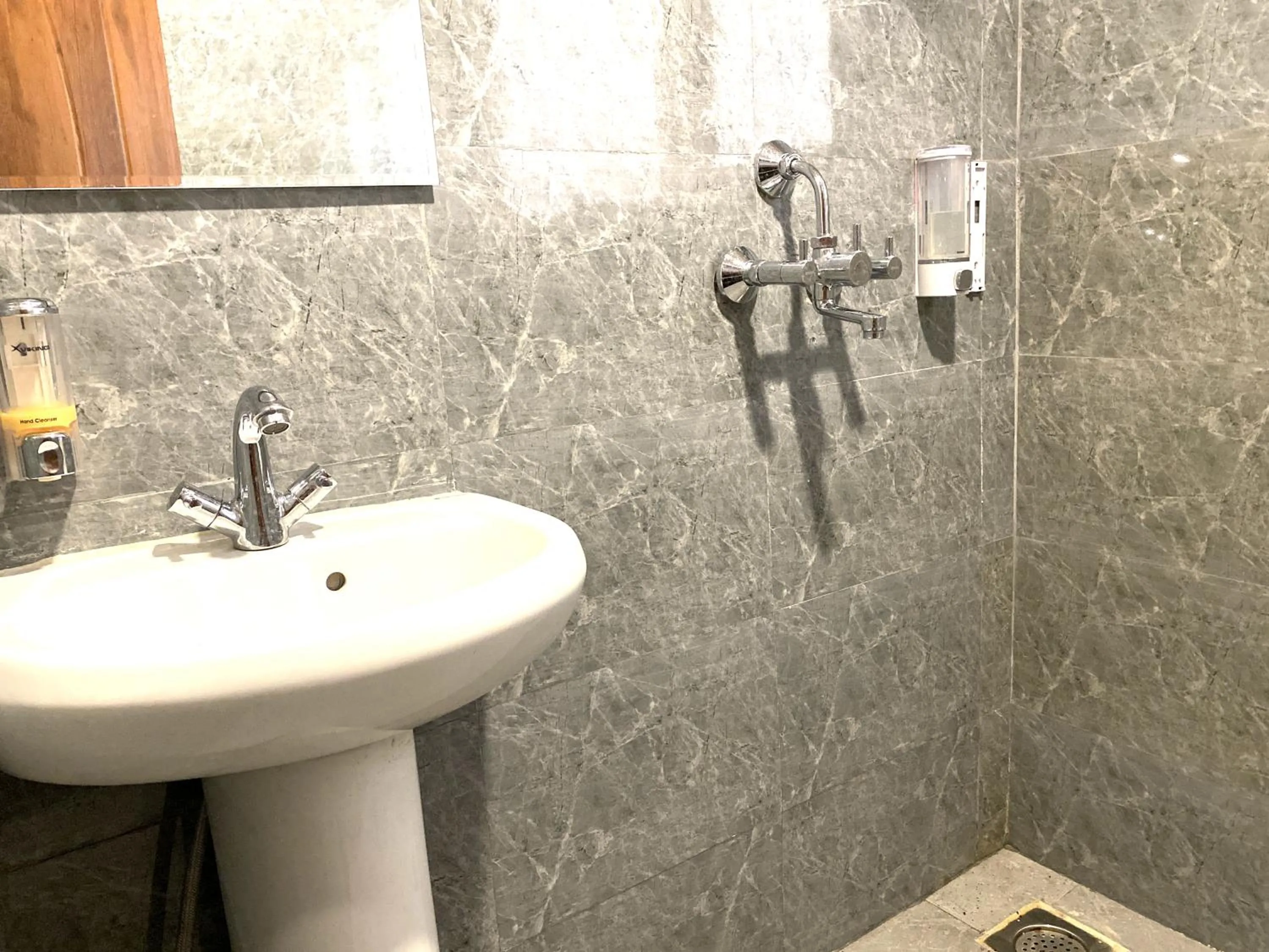 Shower in Hotel Pala