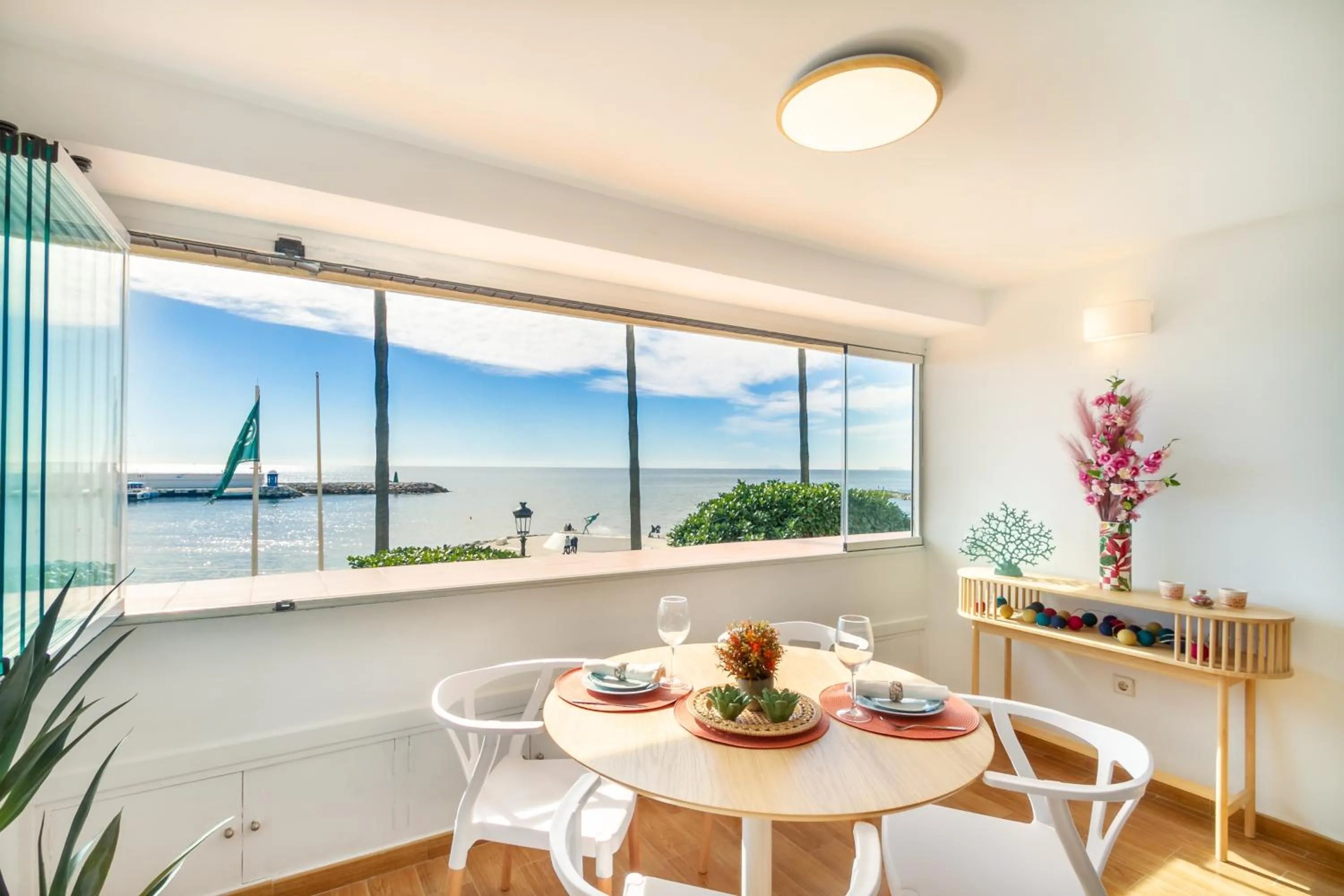 MARBELLA BANUS SUITES - Marbella Beach Front Suite Apartment