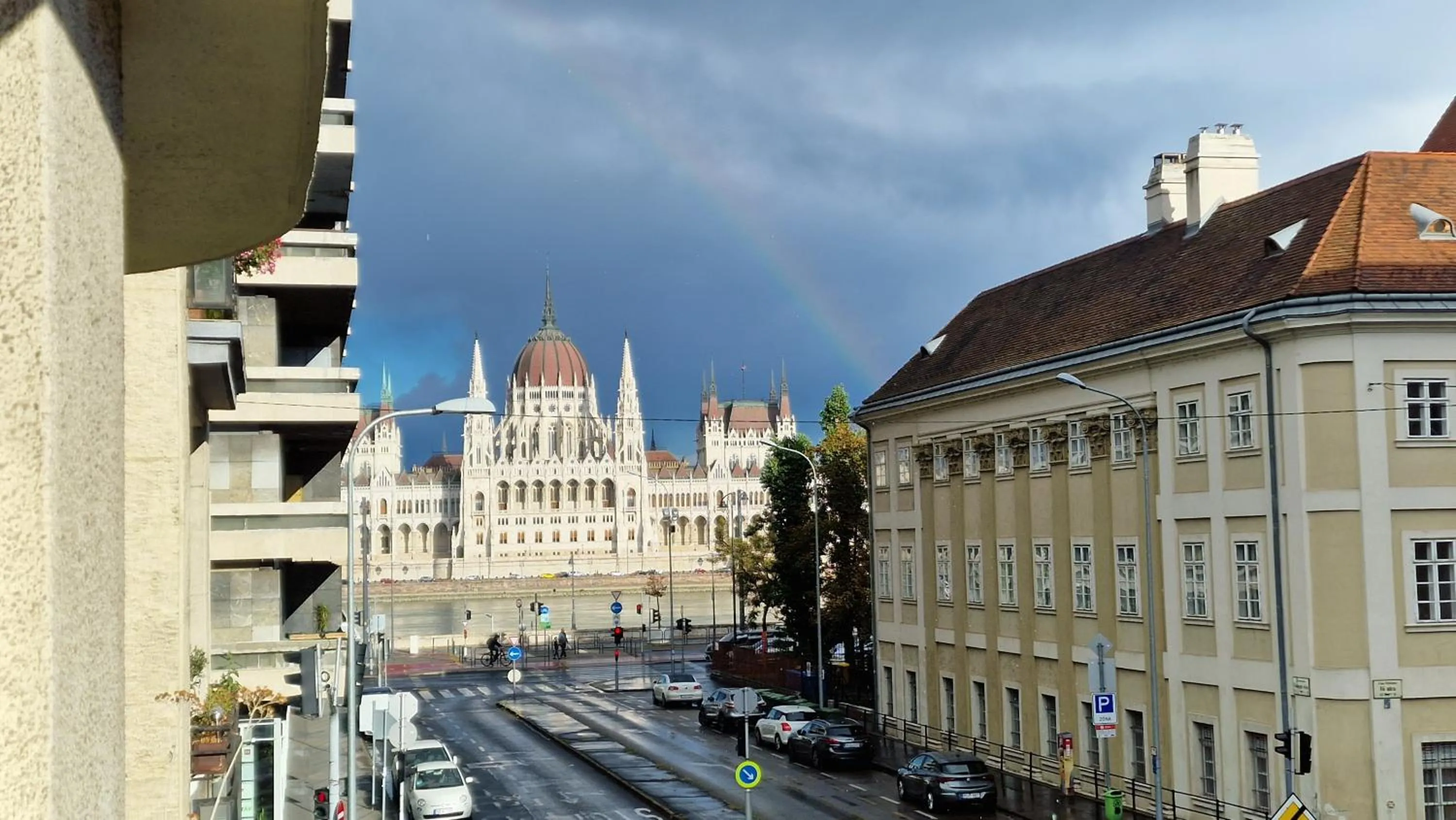 Parliament View Apartment - Free Parking Nearby