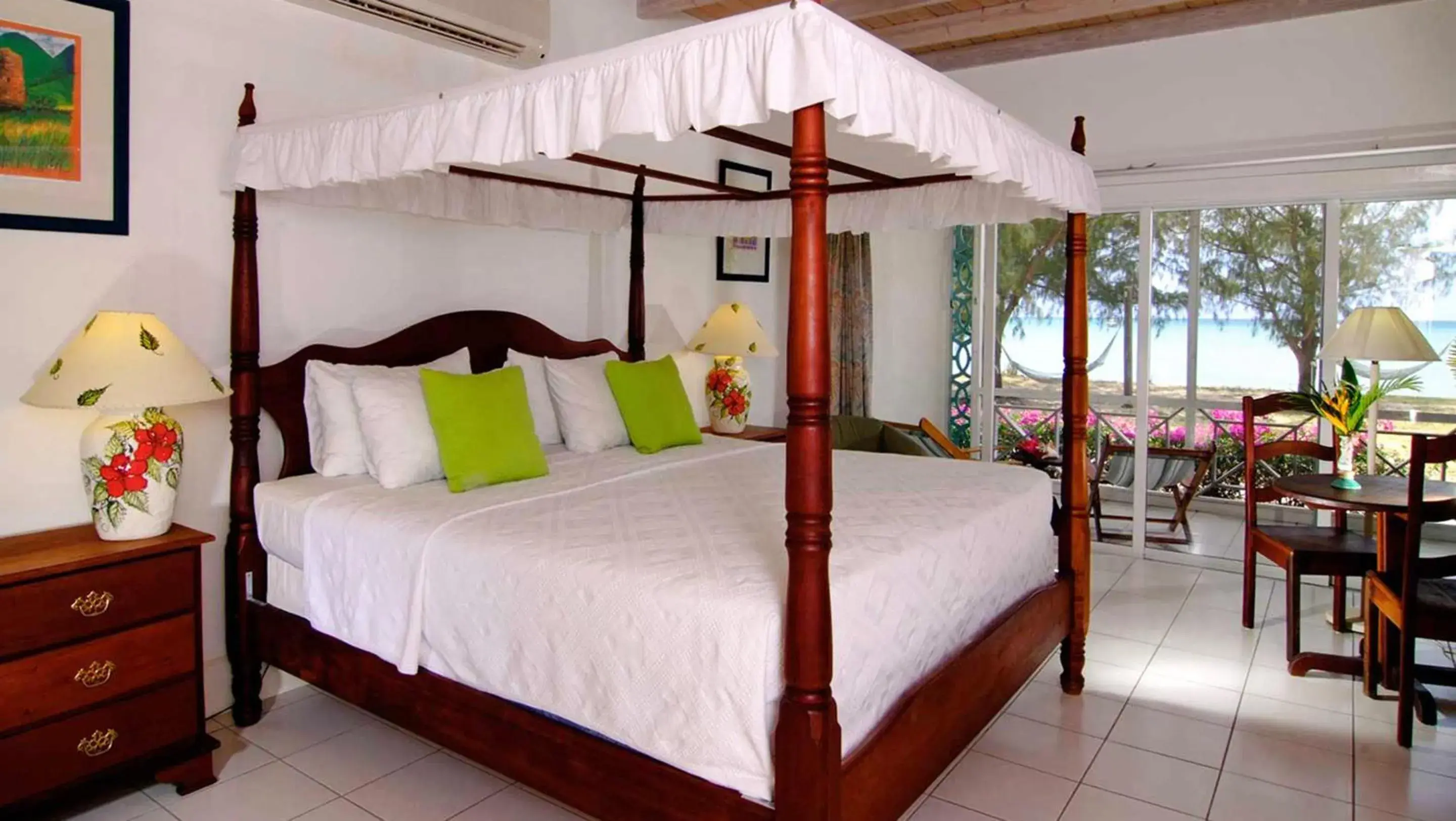 Premier - 1 King Bed in Oualie Beach Resort Premier - 1 King Bed in Oualie Beach Resort