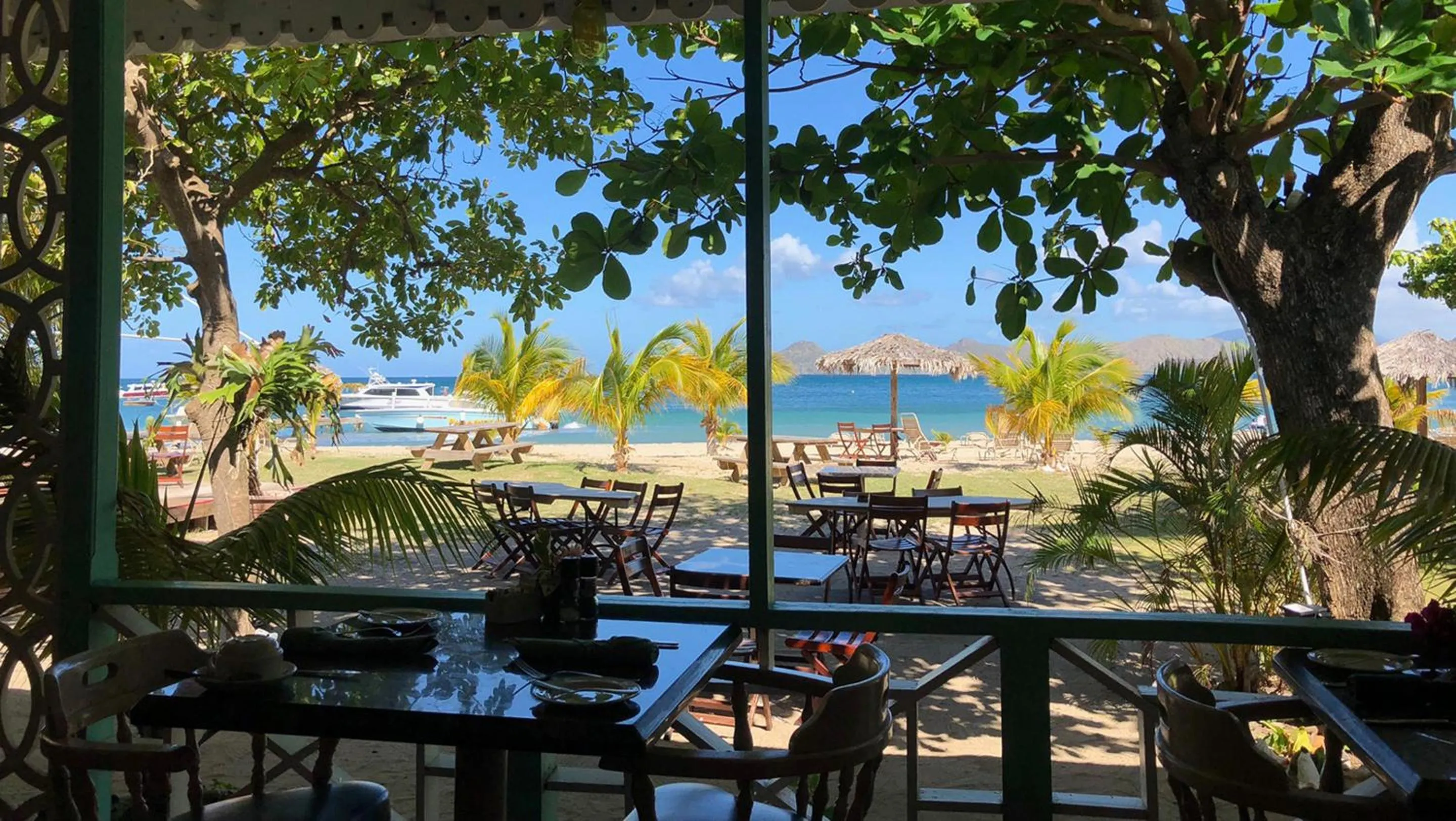Restaurant/places to eat in Oualie Beach Resort