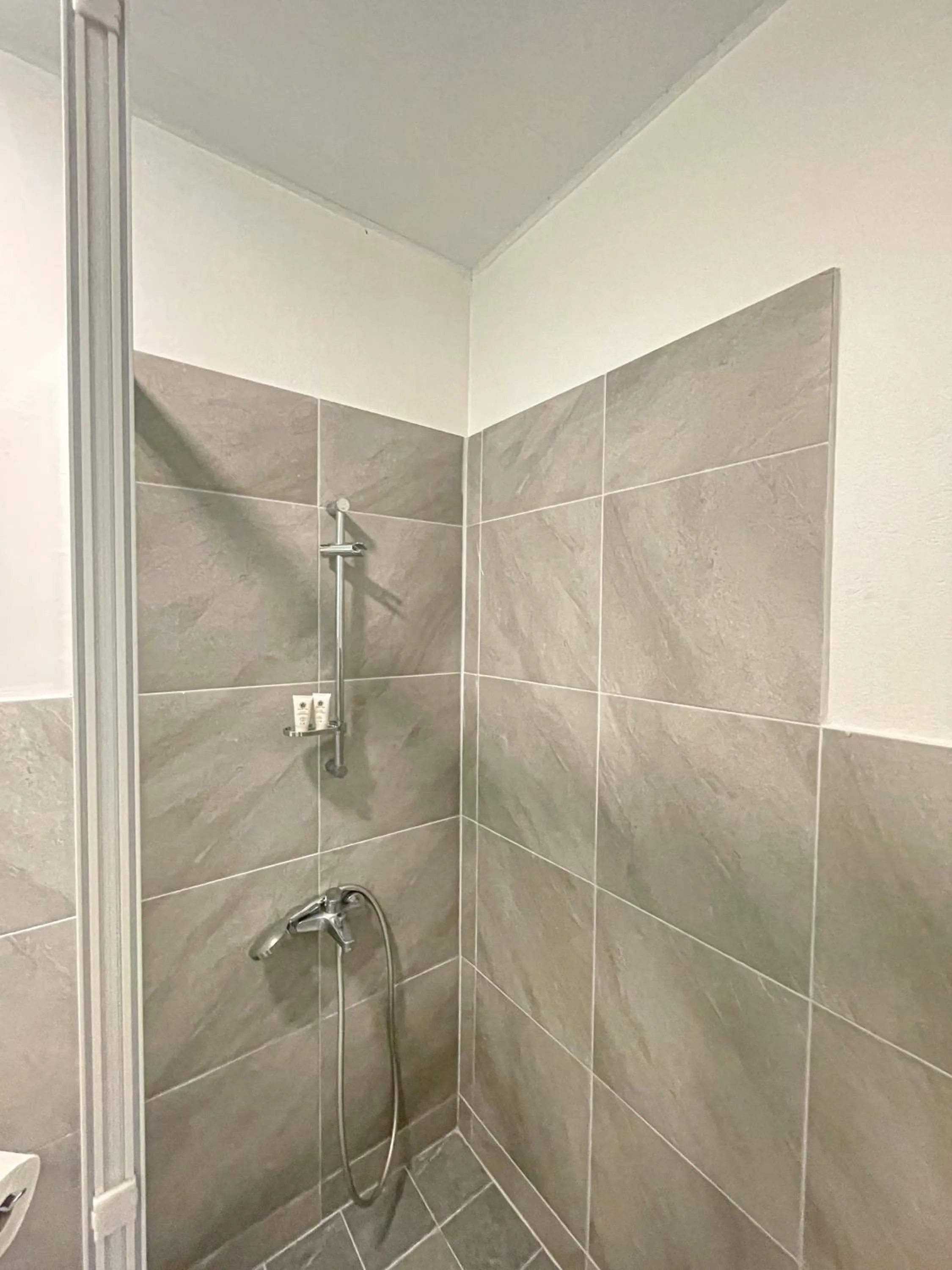 Shower in Temana Airport Faa'a,Tahiti