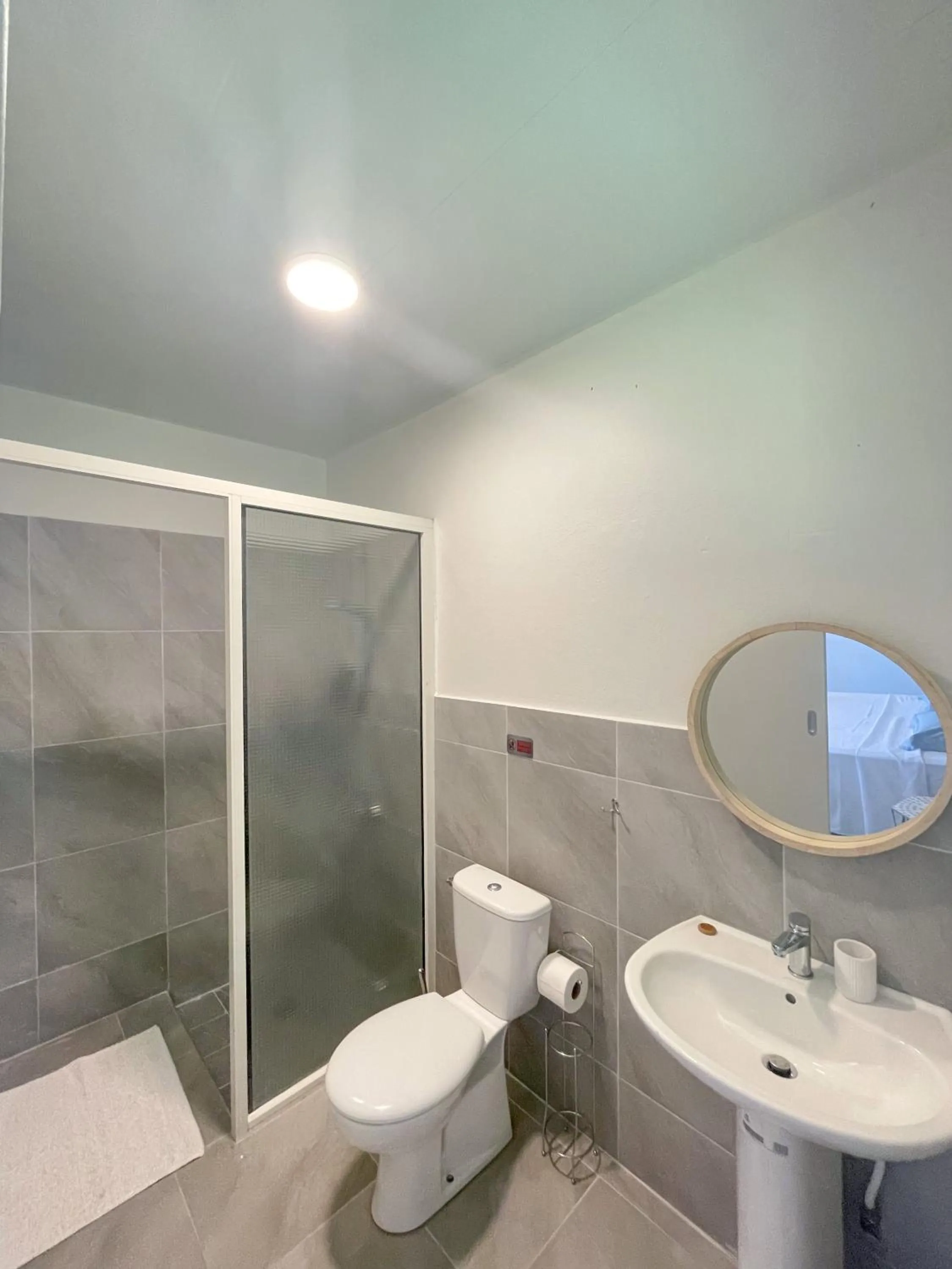 Shower in Temana Airport Faa'a,Tahiti