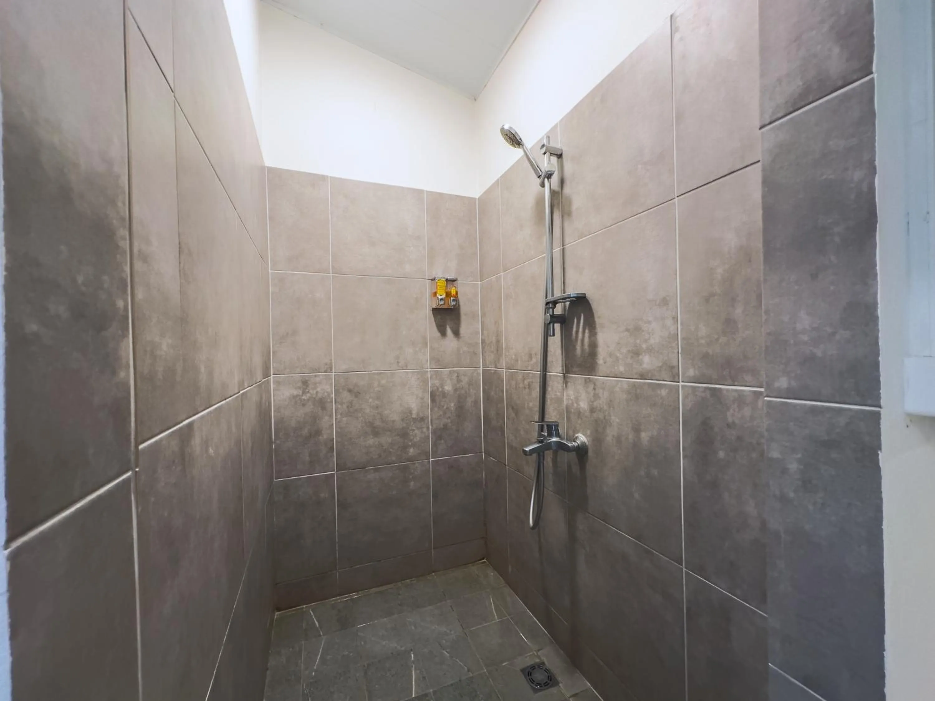 Shower in Temana Airport Faa'a,Tahiti