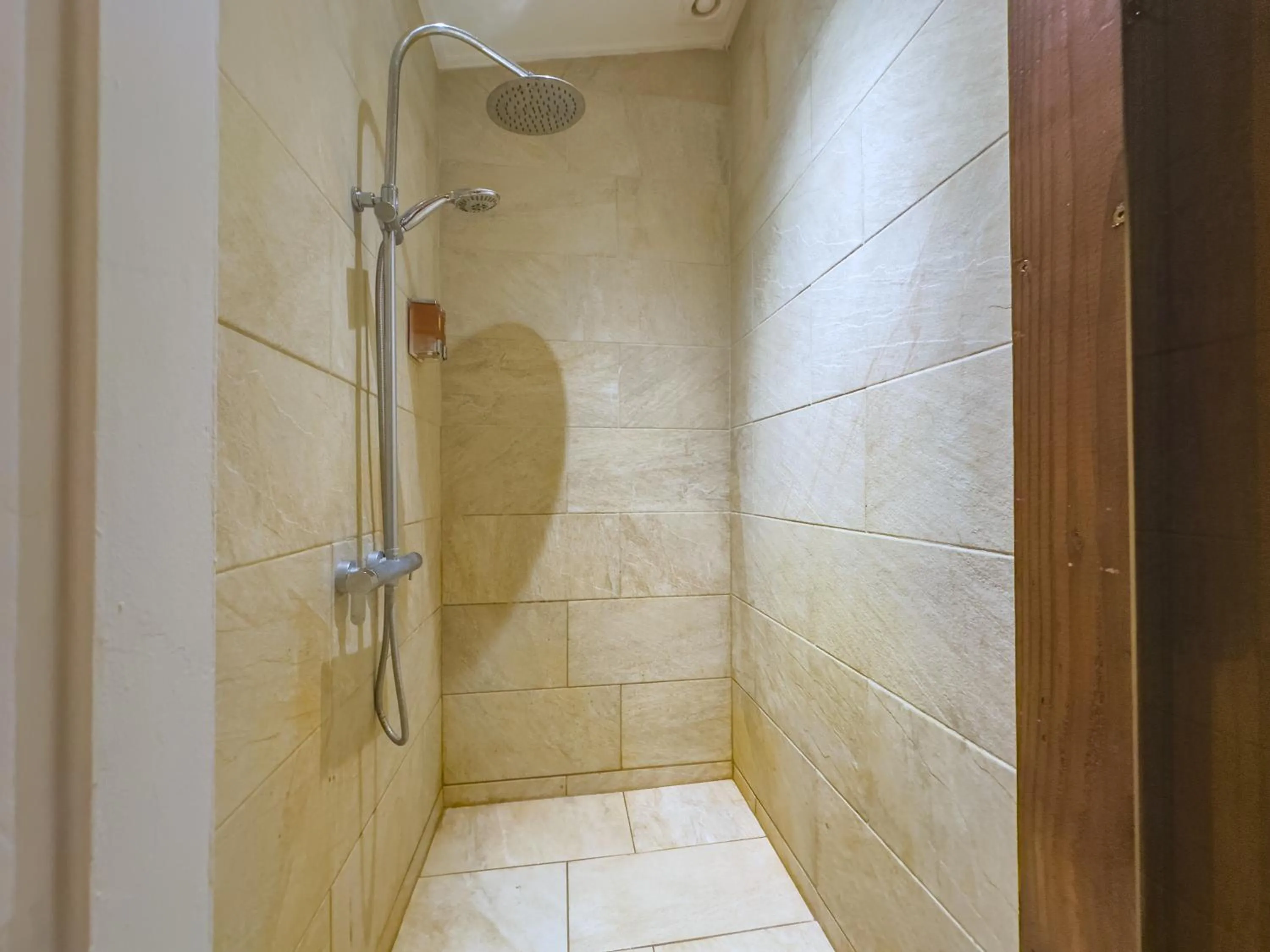 Shower in Temana Airport Faa'a,Tahiti