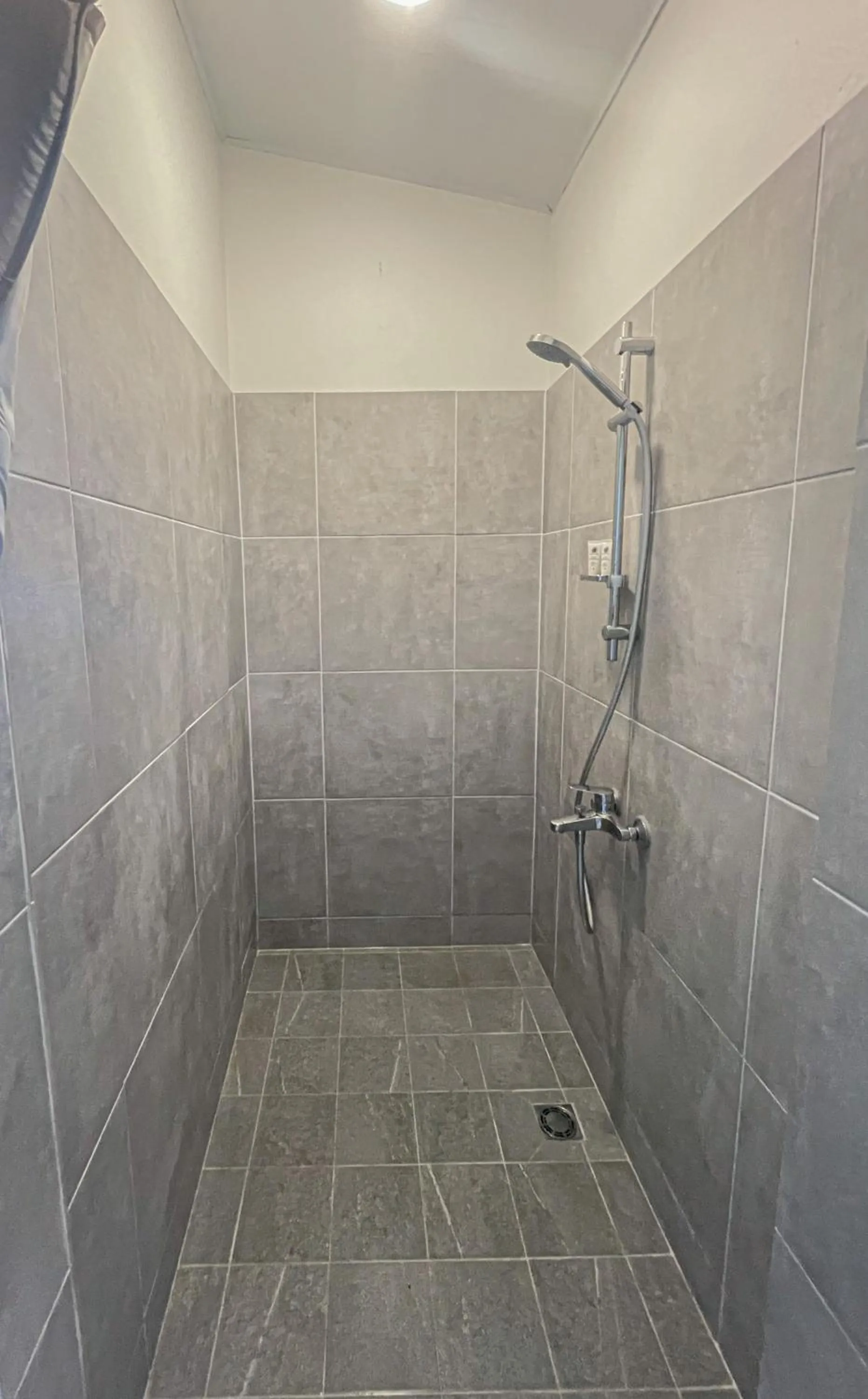 Shower in Temana Airport Faa'a,Tahiti