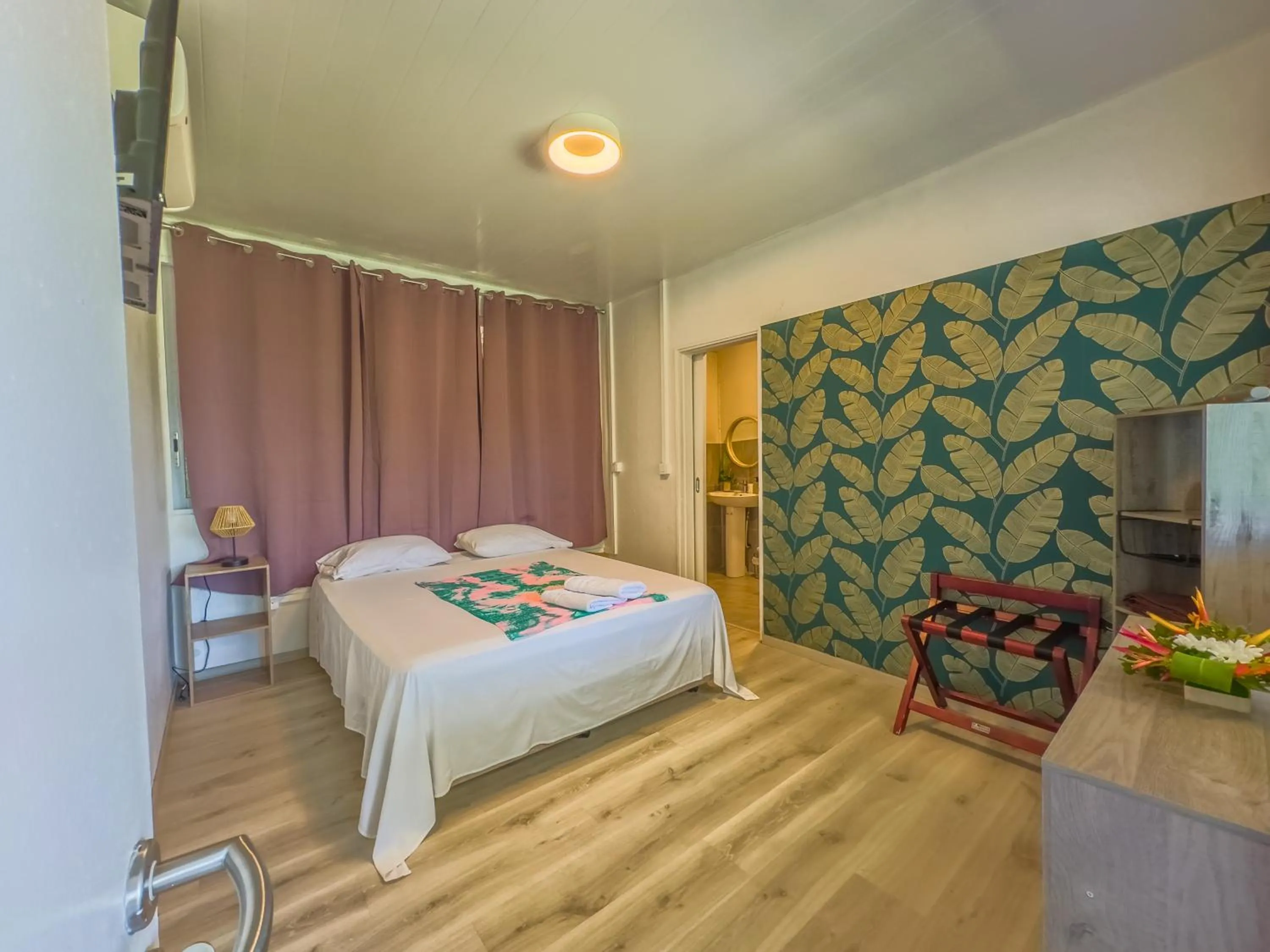 Photo of the whole room, Bed in Temana Airport Faa'a,Tahiti