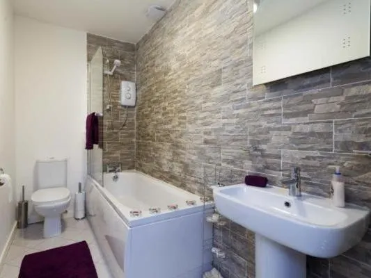 Bathroom in Nazarene apartments in Leeds
