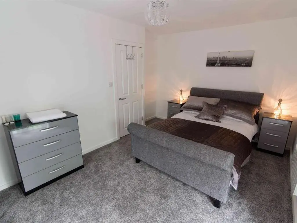 Bedroom, Bed in Nazarene apartments in Leeds Bedroom, Bed in Nazarene apartments in Leeds