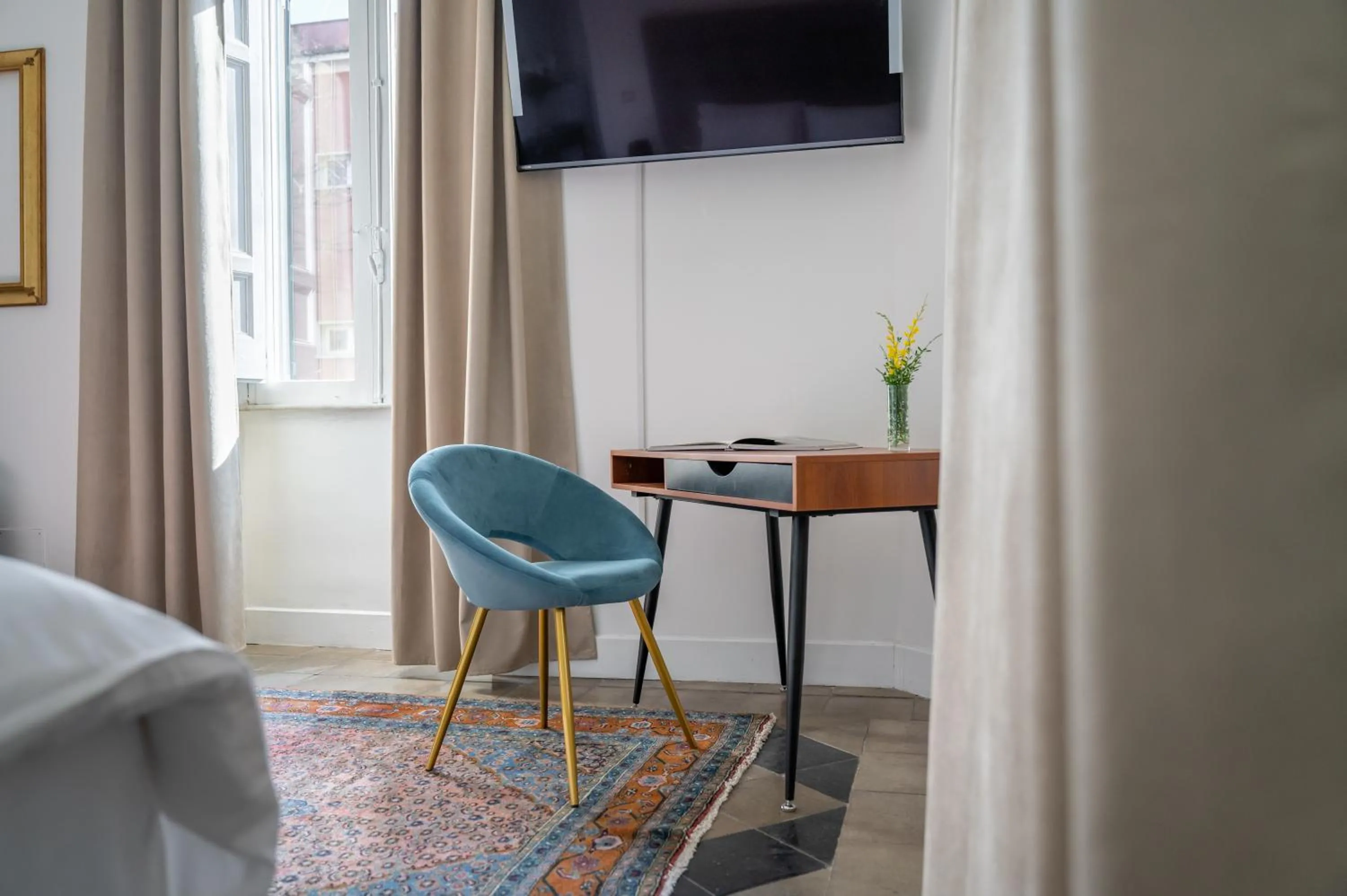 Large Double or Twin Room in Palazzo Dasso