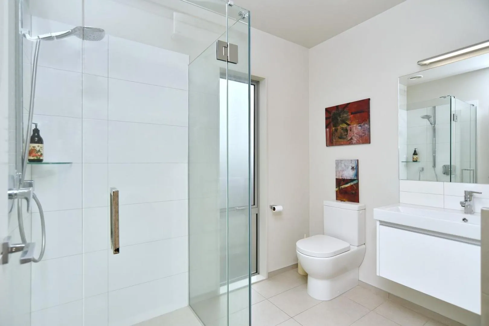 Shower in Jeffreys Road - Christchurch Holiday Homes