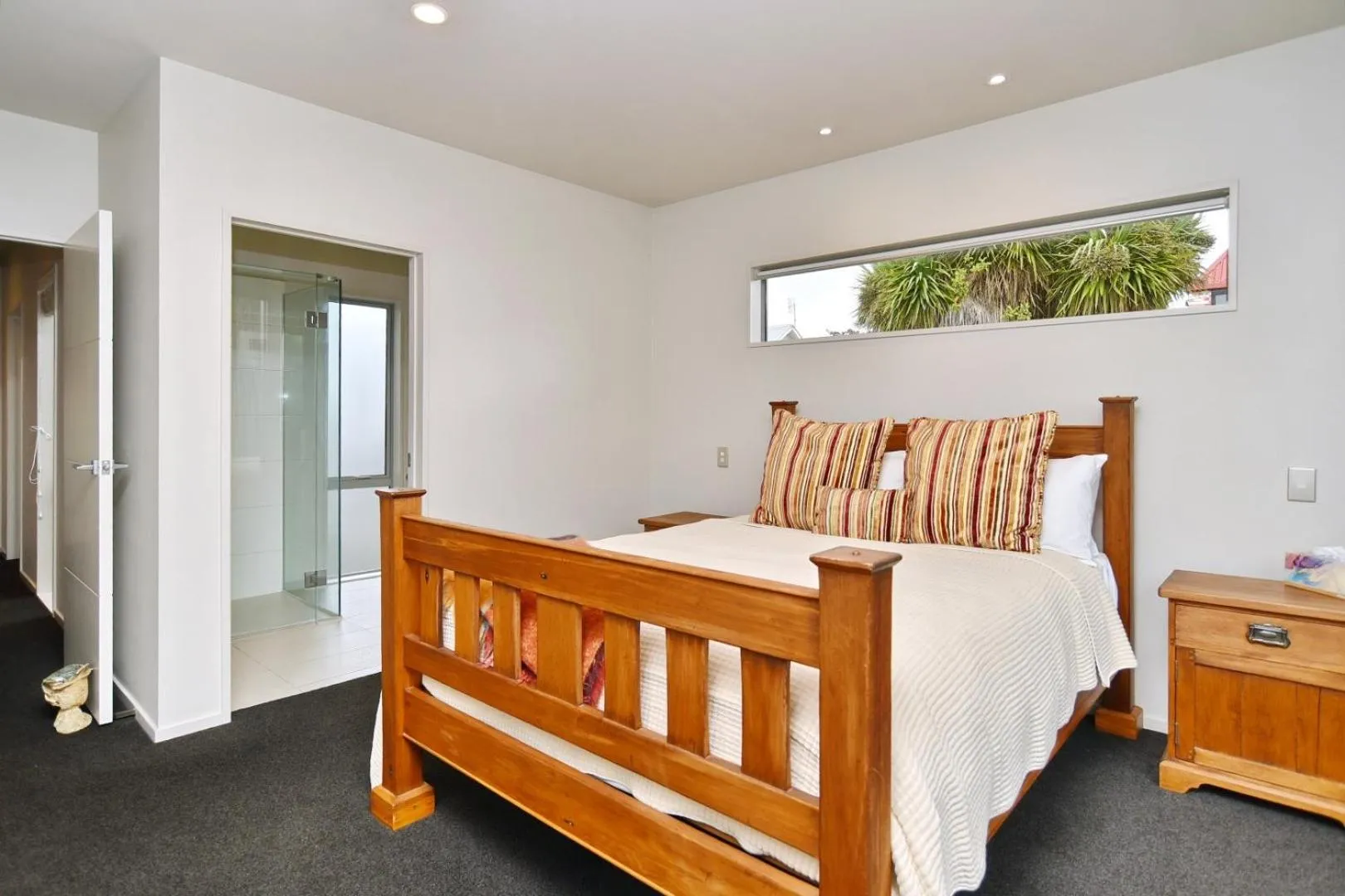 Bed in Jeffreys Road - Christchurch Holiday Homes