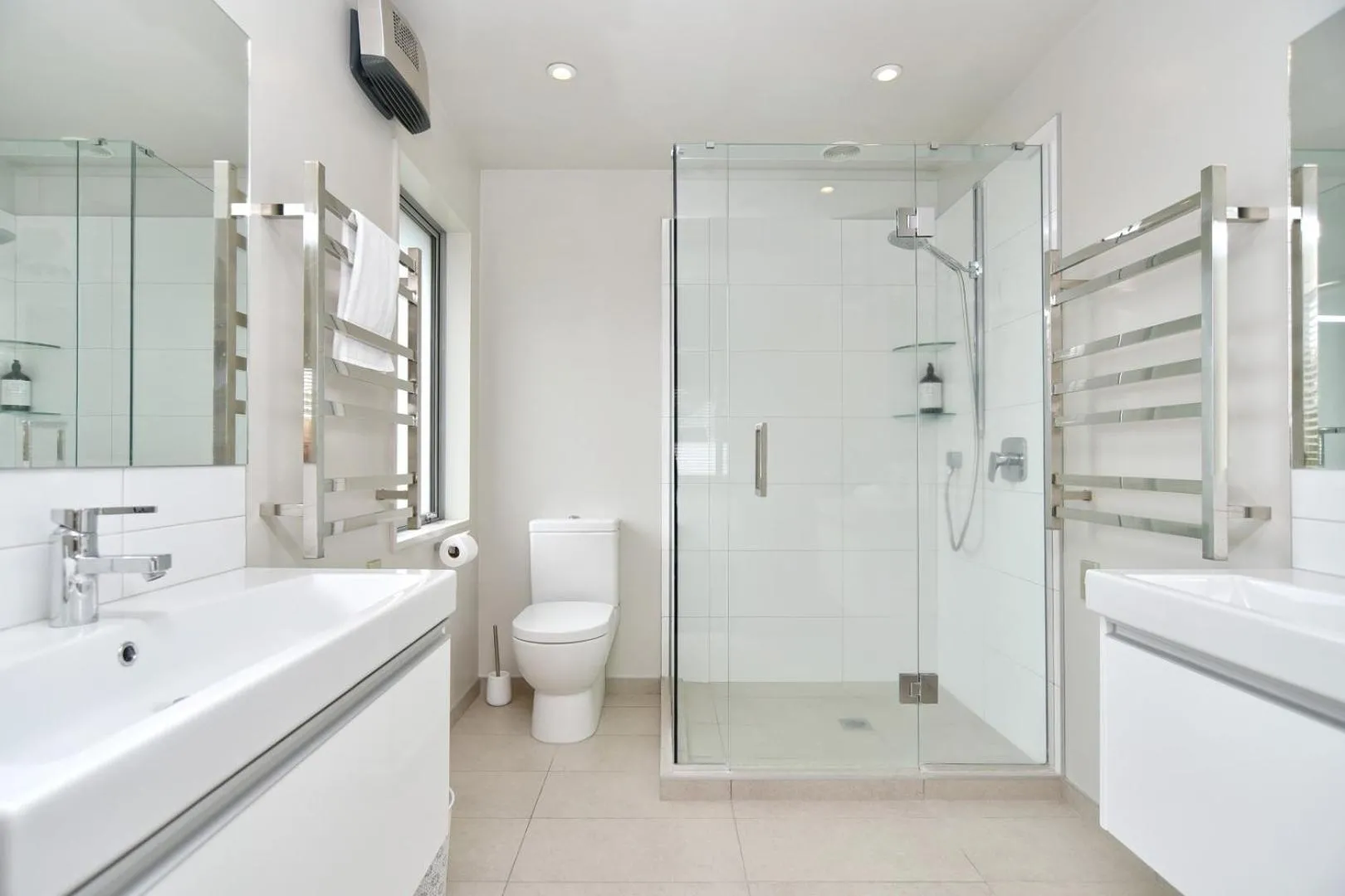 Shower in Jeffreys Road - Christchurch Holiday Homes