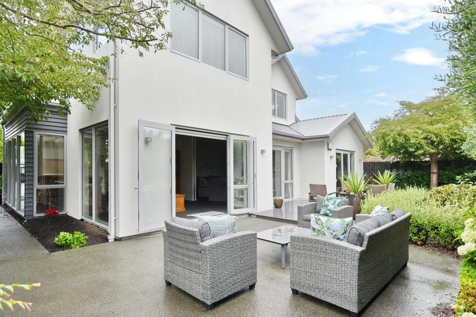 Garden in Jeffreys Road - Christchurch Holiday Homes