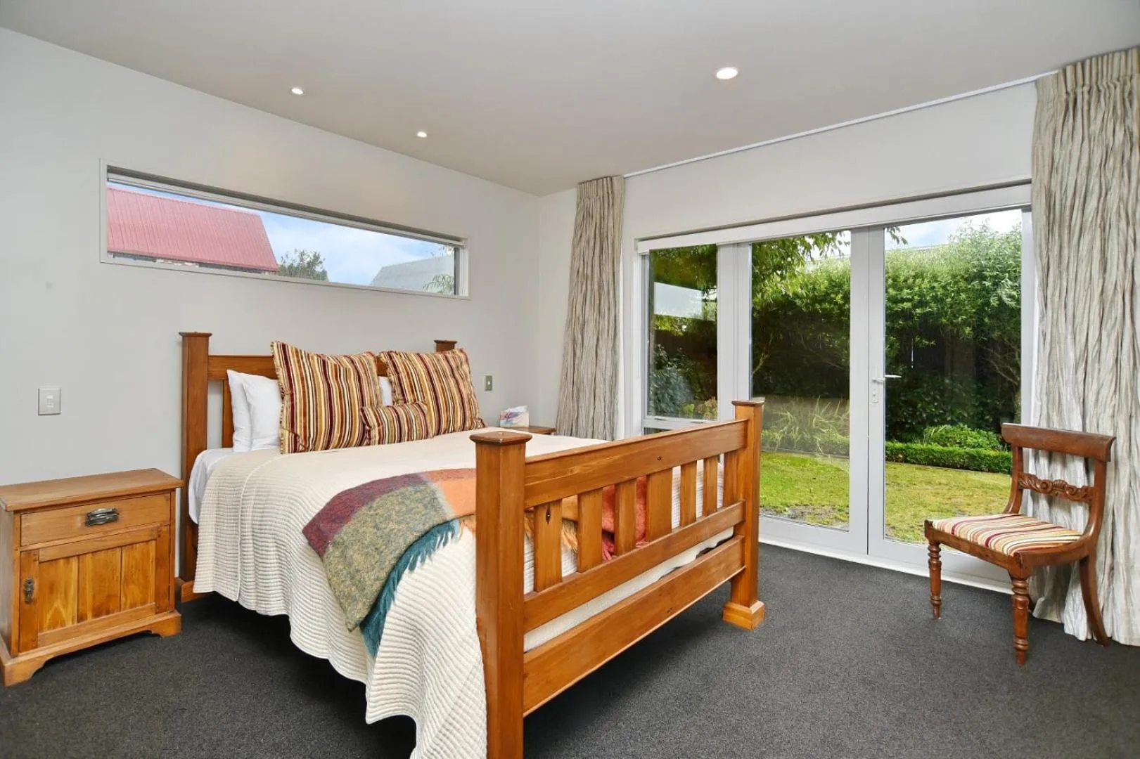 Bed in Jeffreys Road - Christchurch Holiday Homes
