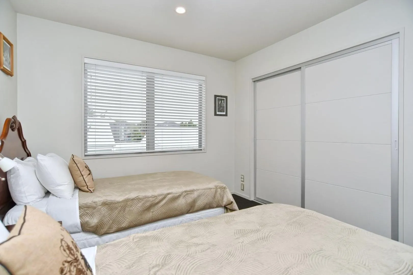 Bed in Jeffreys Road - Christchurch Holiday Homes