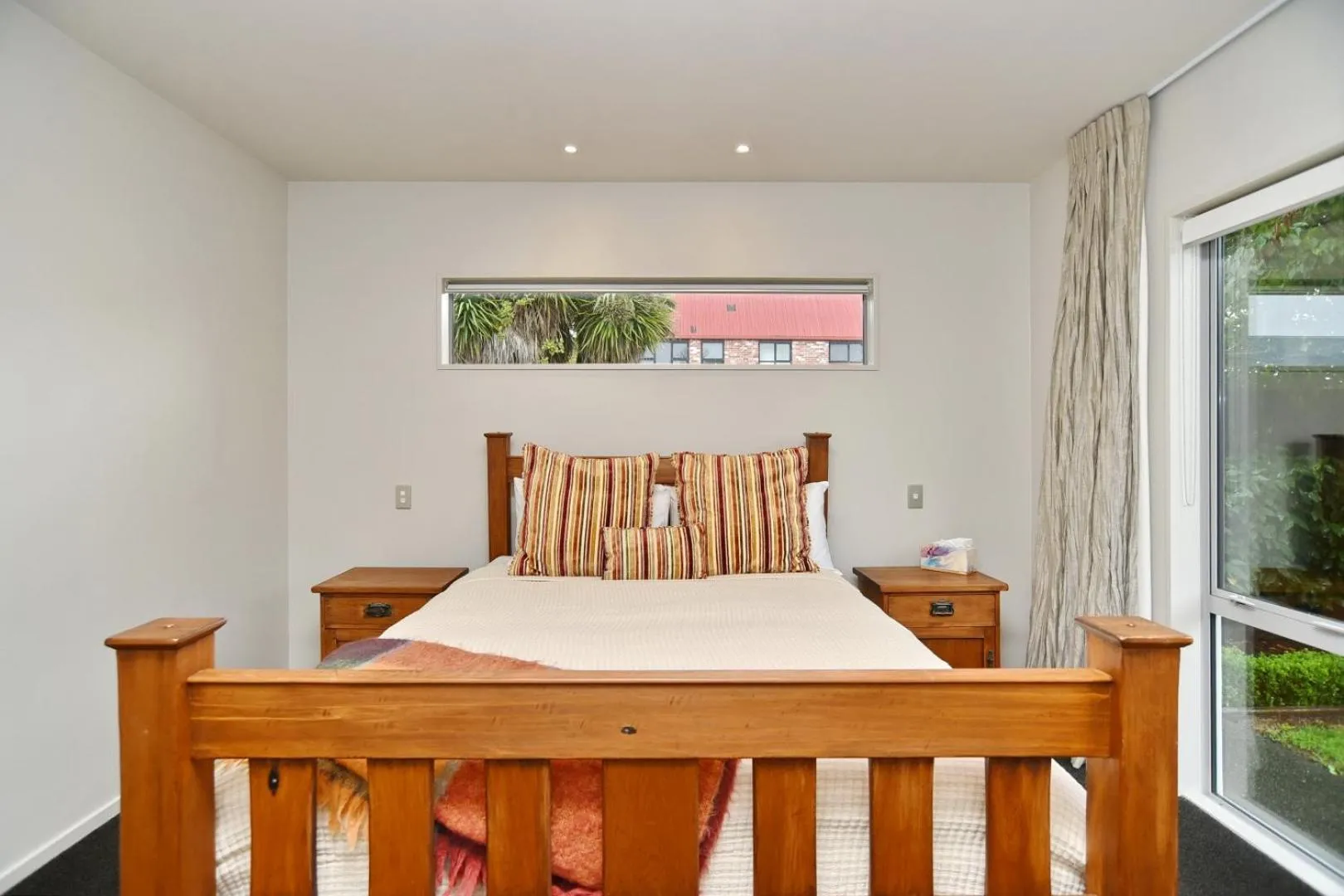 Bed in Jeffreys Road - Christchurch Holiday Homes