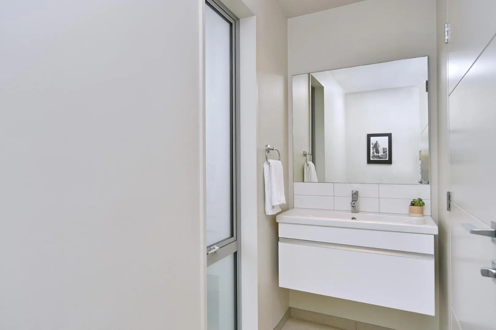 Bathroom in Jeffreys Road - Christchurch Holiday Homes